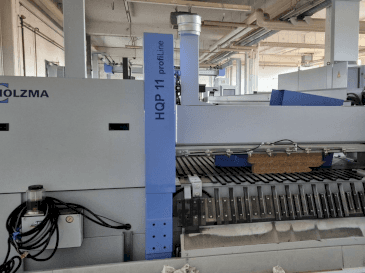Vue de face de la machine HOLZMA PROFI HQP 11/16/56/L/X