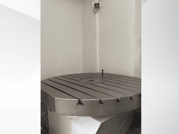 Vue de face de la machine MIKRON HPM 1350U