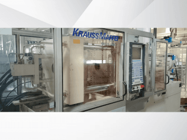 Vue de face de la machine Krauss Maffei 125-520 C1