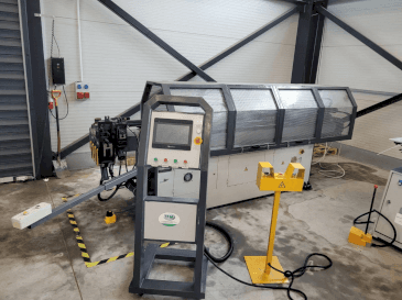 Vue de face de la machine TFM GM-SB-38CNC- 2A1S