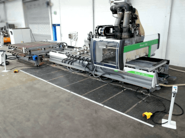Vue de face de la machine BIESSE Rover C6