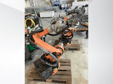 Vue de face de la machine KUKA KR16