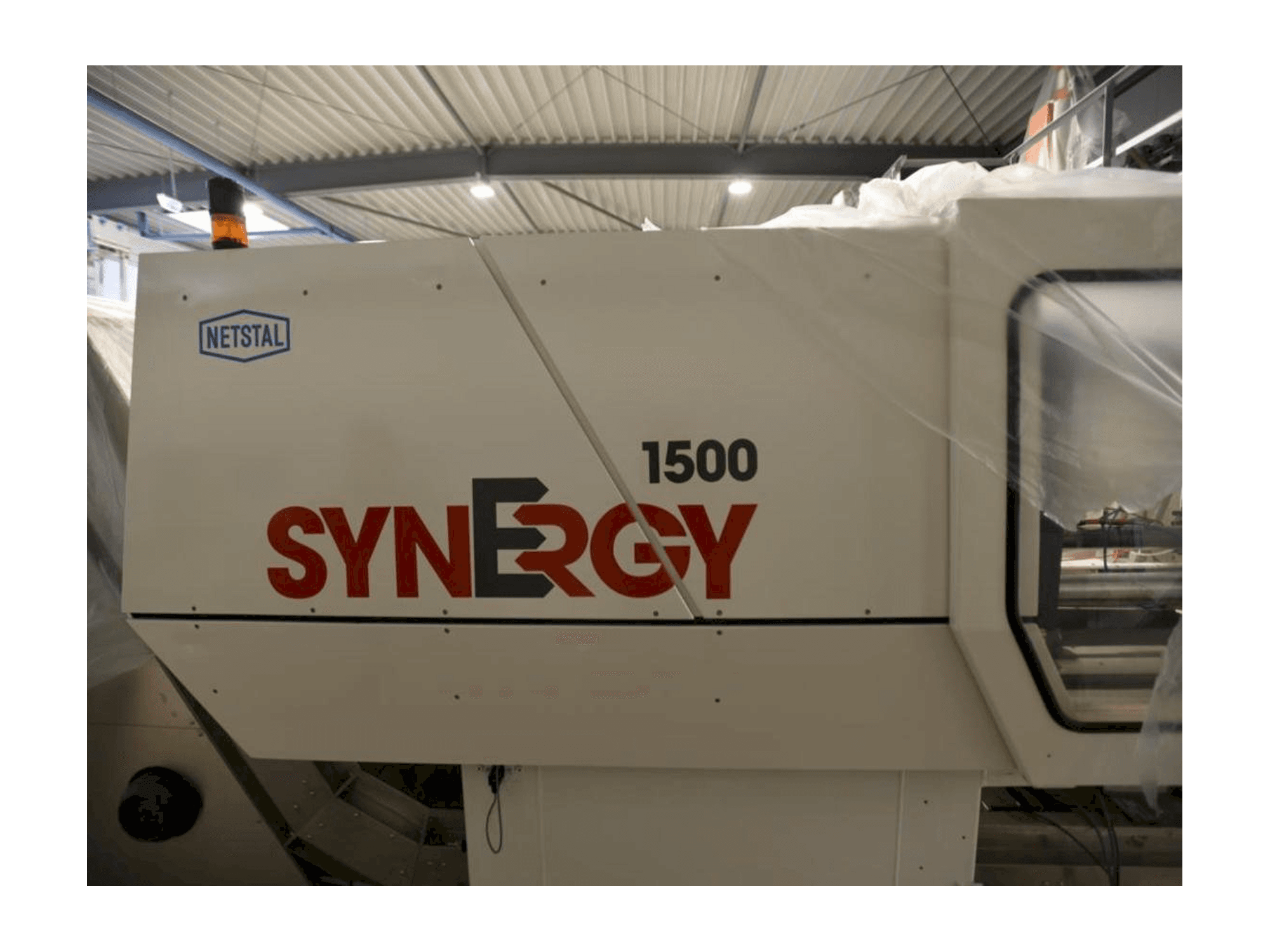 Vue de face de la machine Netstal SynErgy 1500-460