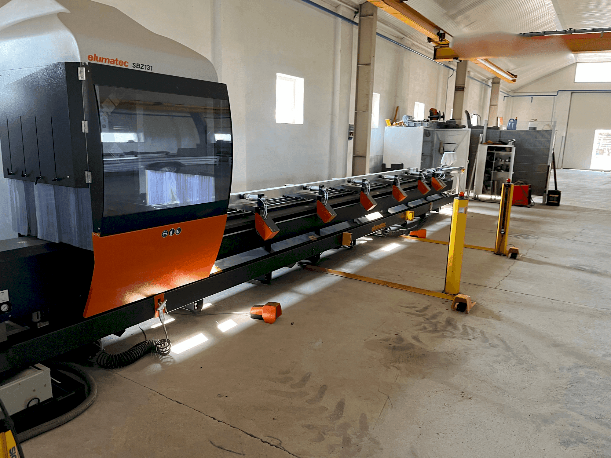 Vue de face de la machine Elumatec SBZ 131