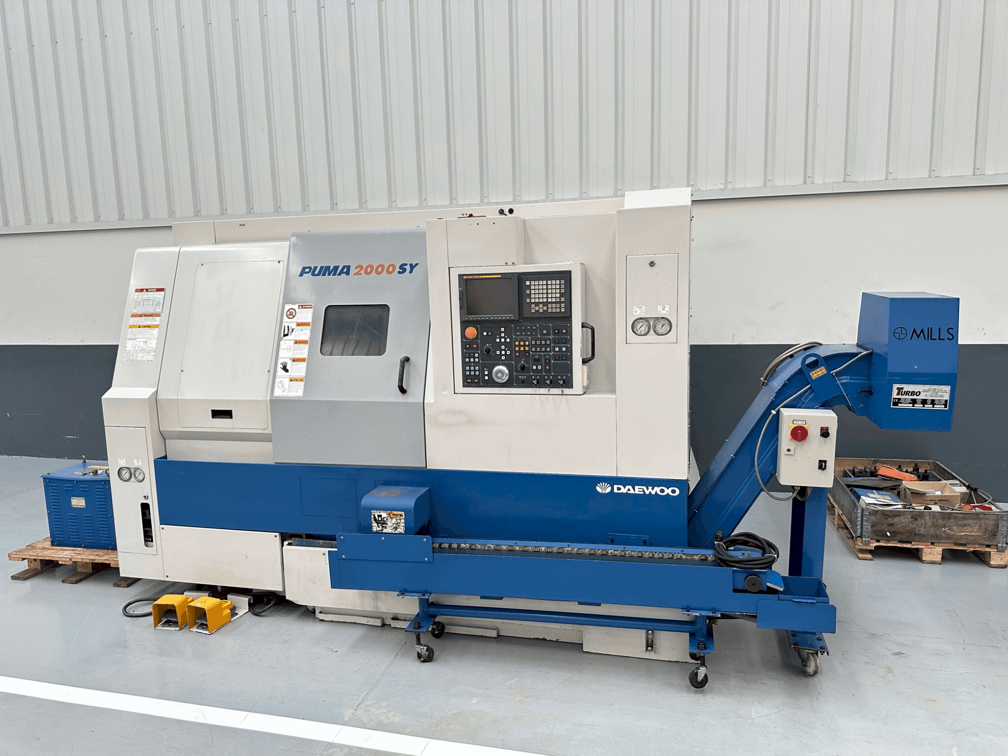 Vue de face de la machine DAEWOO PUMA 2000 SY