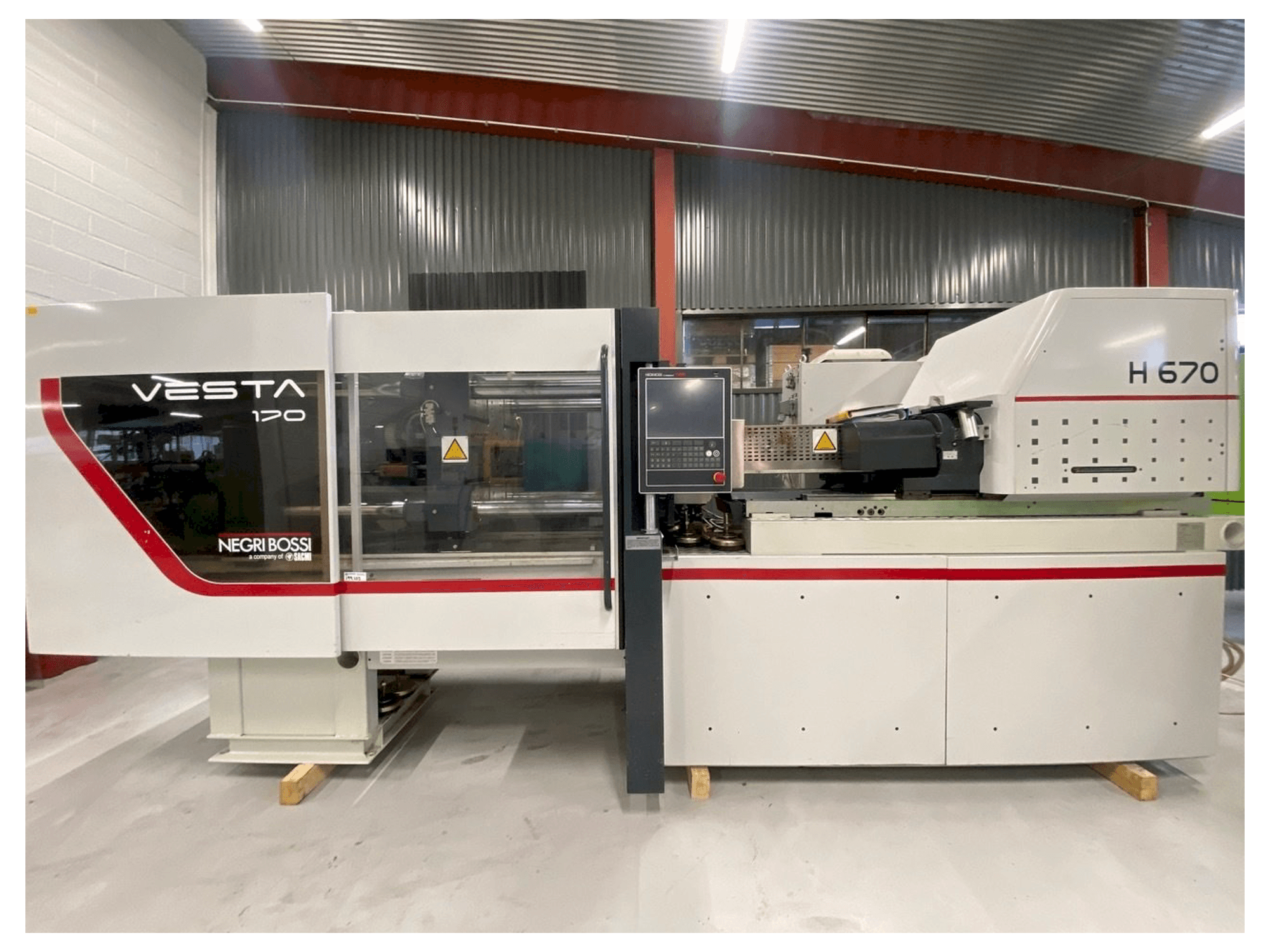 Vue de face de la machine Negri Bossi VE170, M151