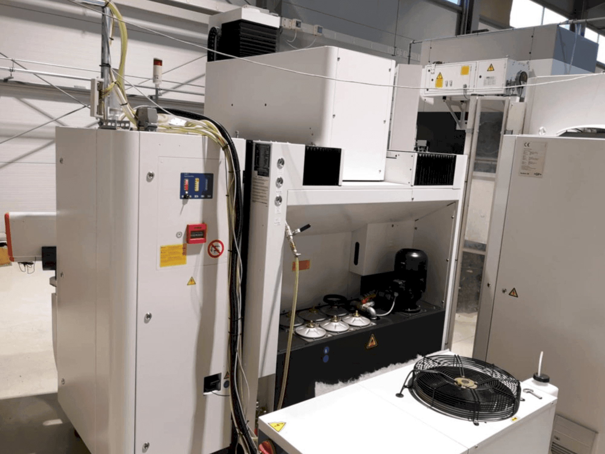 Vue de face de la machine AgieCharmilles FORM P 600