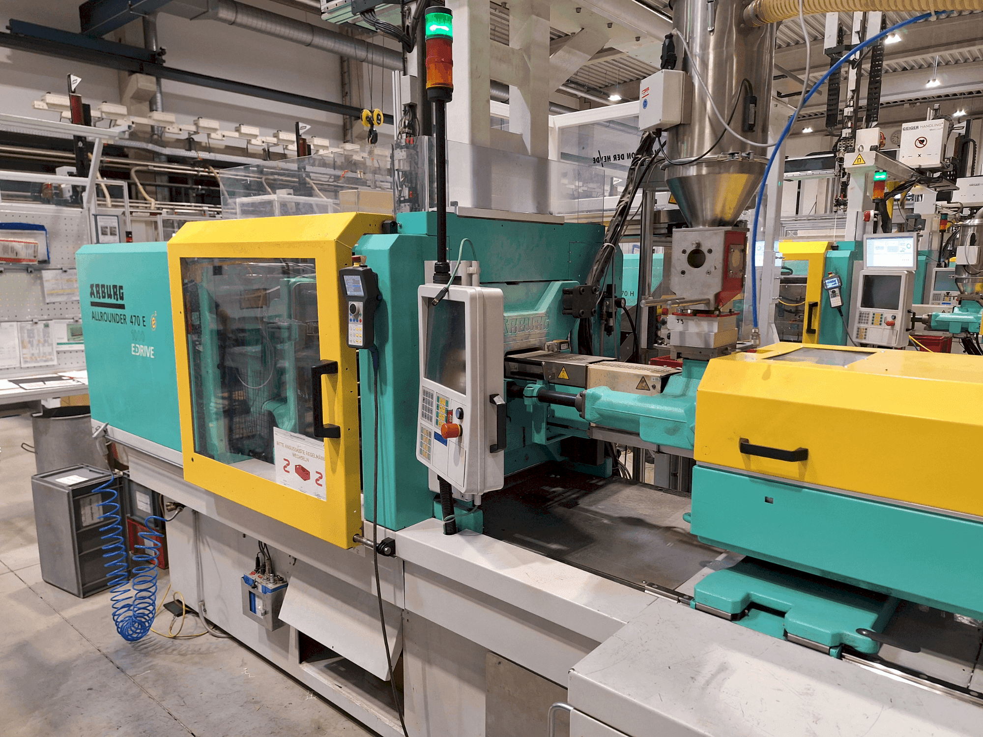 Vue de face de la machine Arburg 470 E 1000-700 (2011)