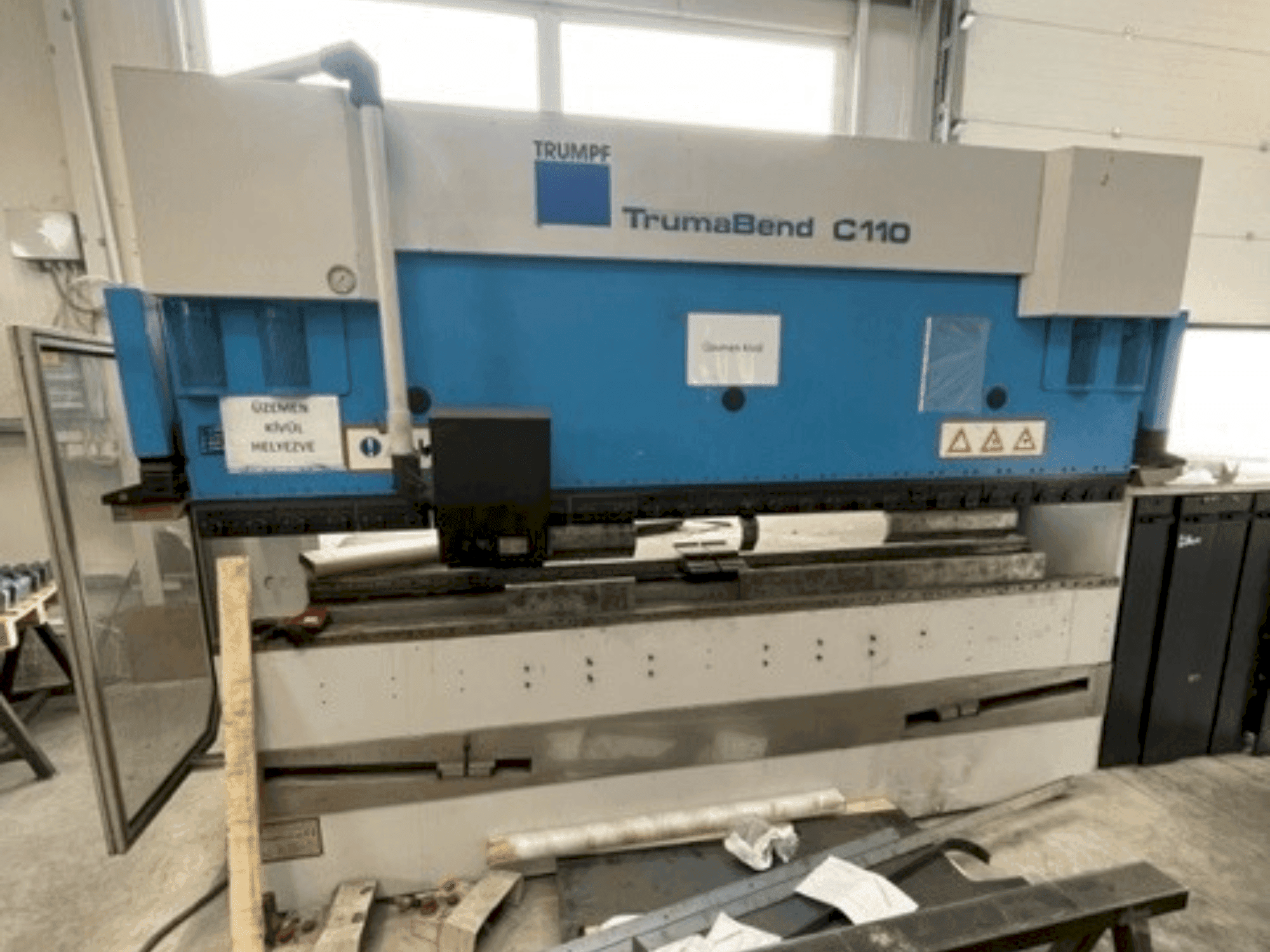 Vue de face de la machine TRUMPF TrumaBend C110