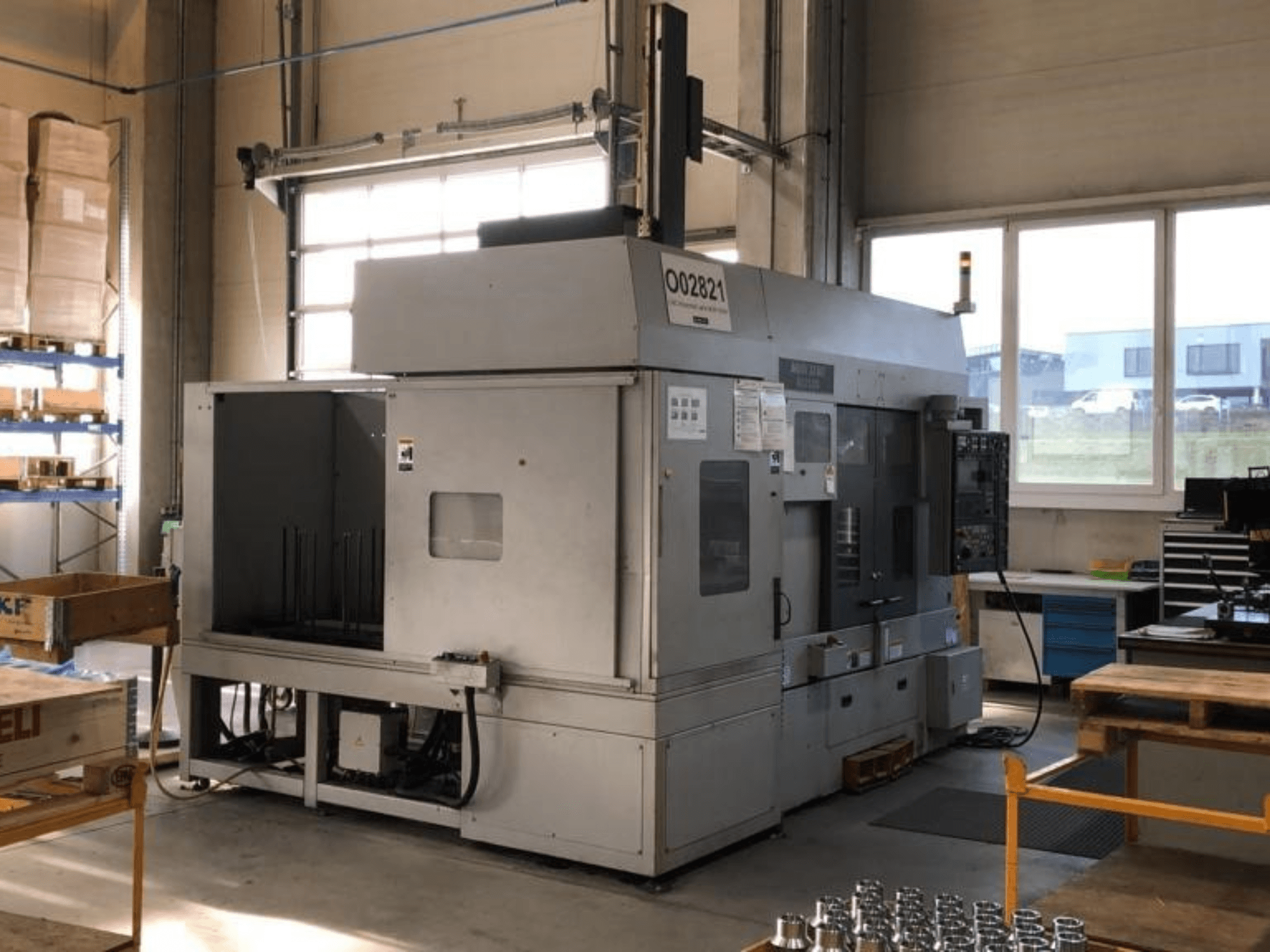 Tour multibroche MORI SEIKI RL2500 dans un atelier, montrant la vue de face et la zone de production avec les outils.