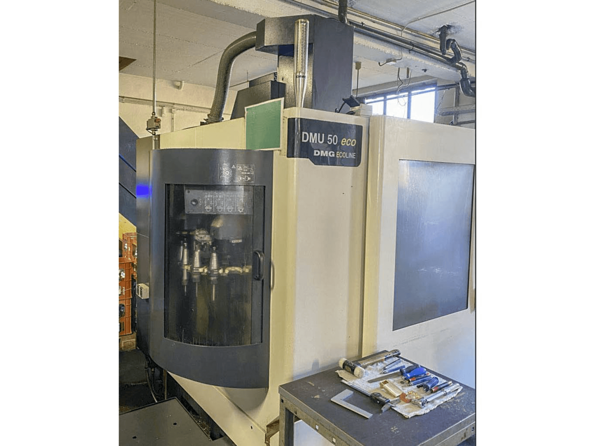 Vue de face de la machine DMG MORI DMU 50 eco