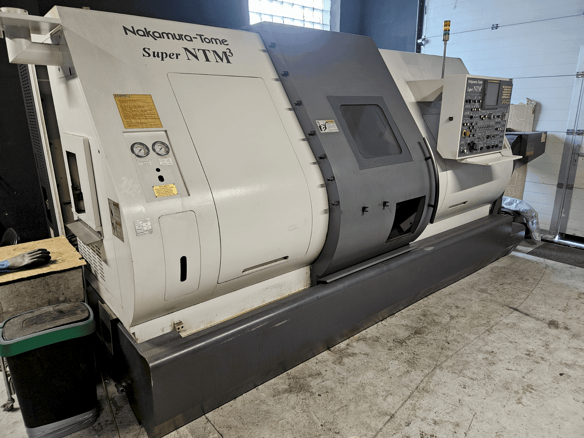 Vue de face de la machine NAKAMURA-TOME Super NTM3