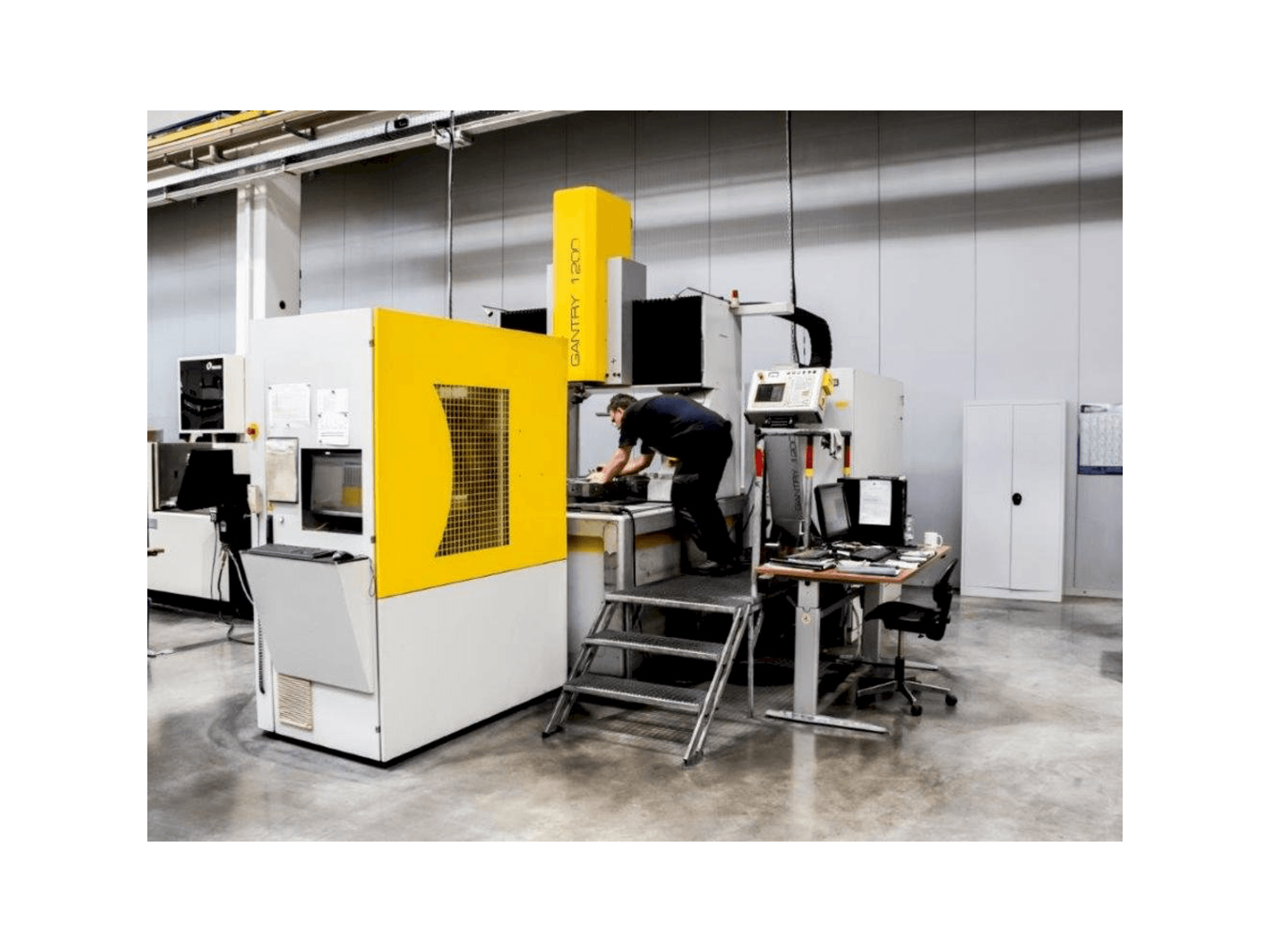 Vue de face de la machine OPS-INGERSOLL Gantry 1200