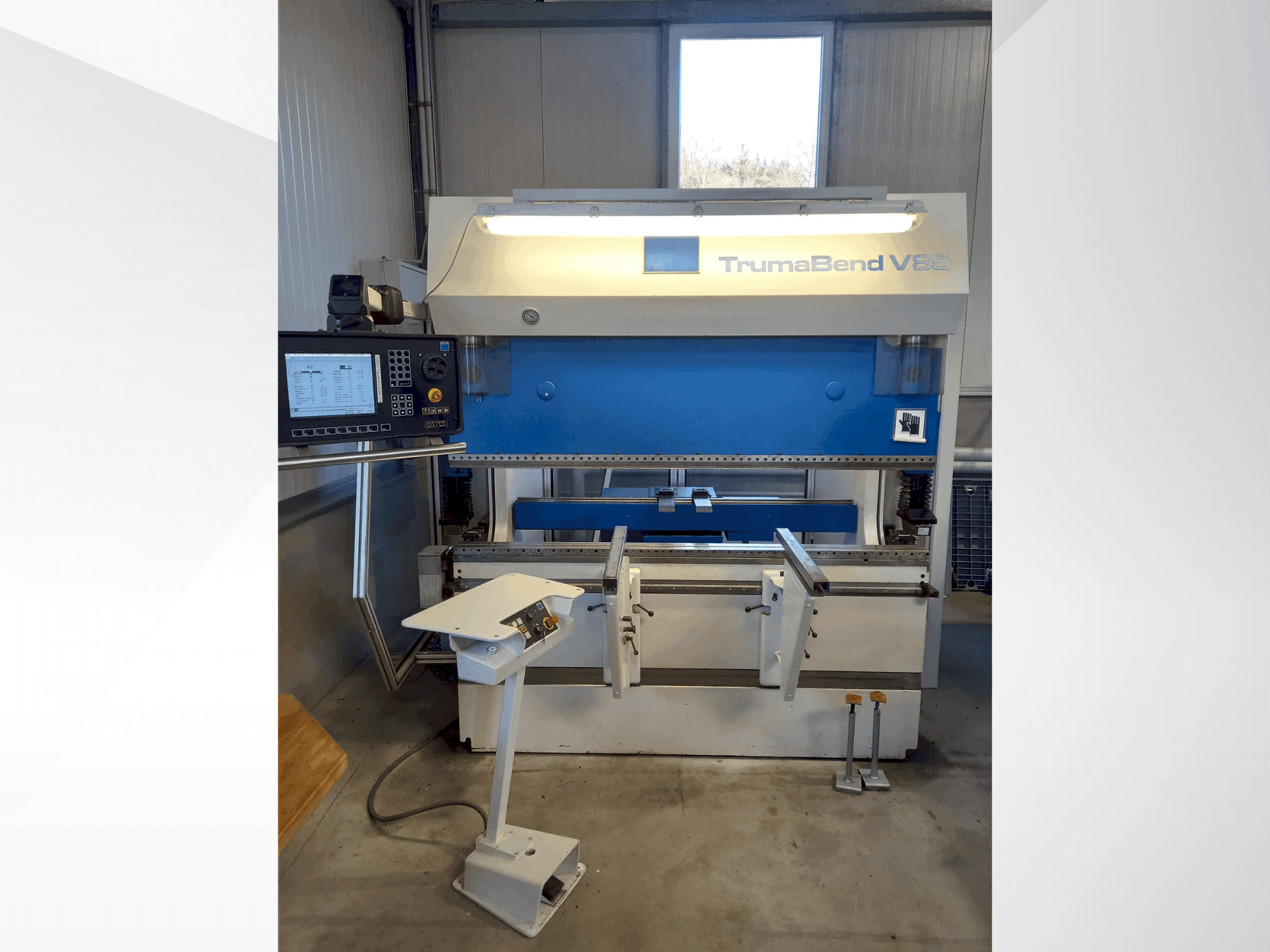 Vue de face de la machine TRUMPF TrumaBend V85