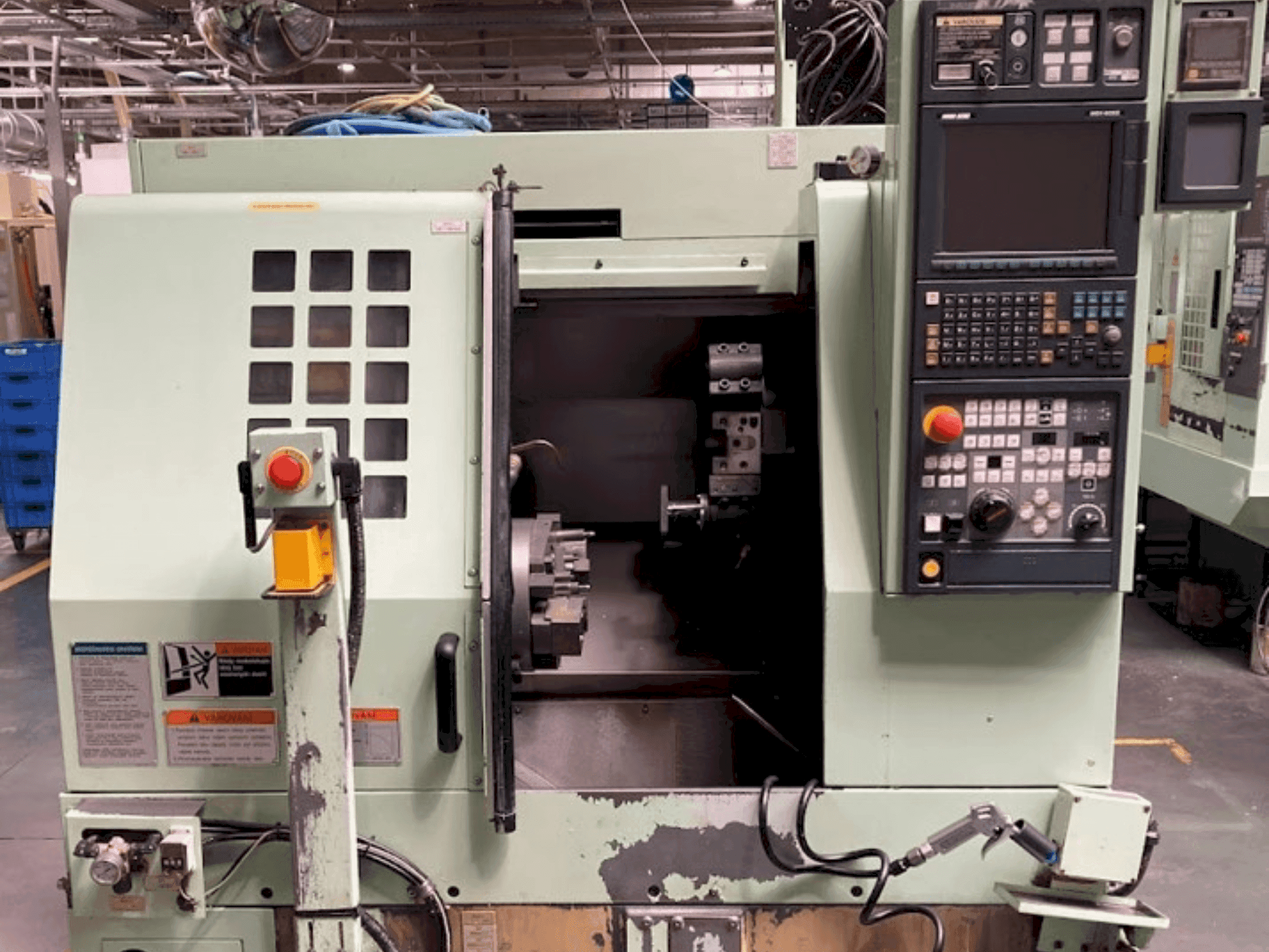 Vue de face de la machine MORI SEIKI CL2000B