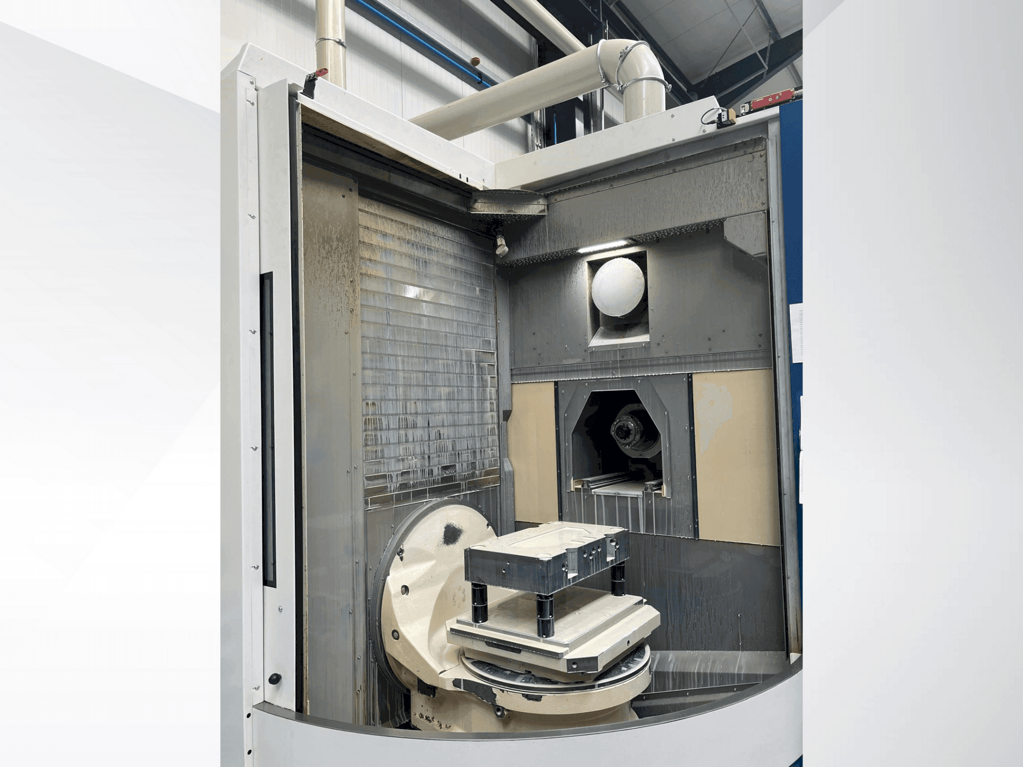 Salle de travail de la machine GROB G550a