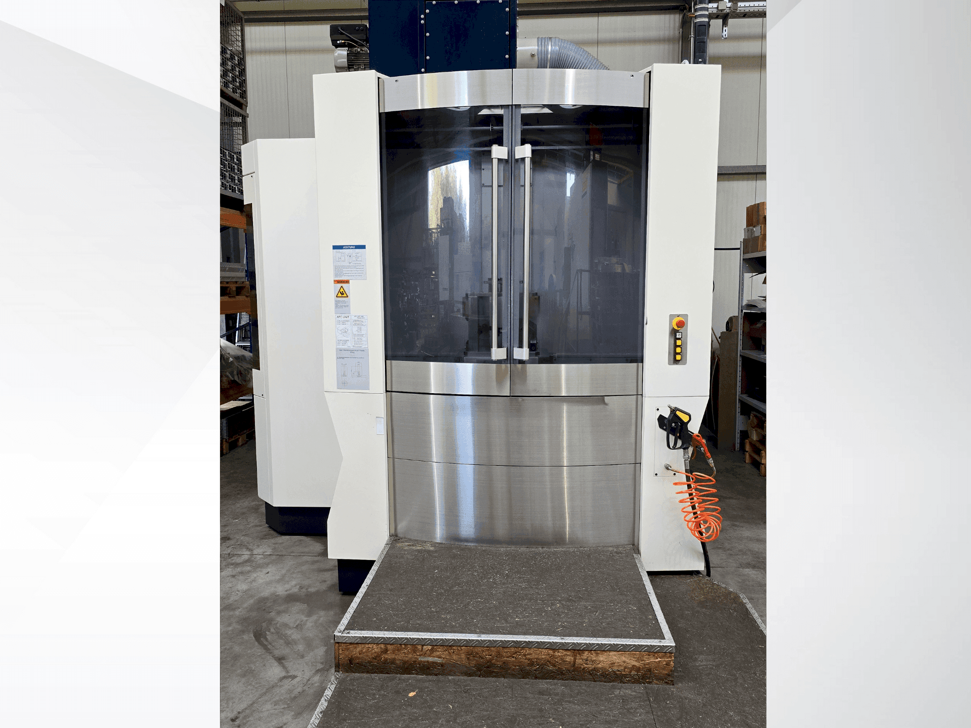 Vue de face de la machine Makino A61nx