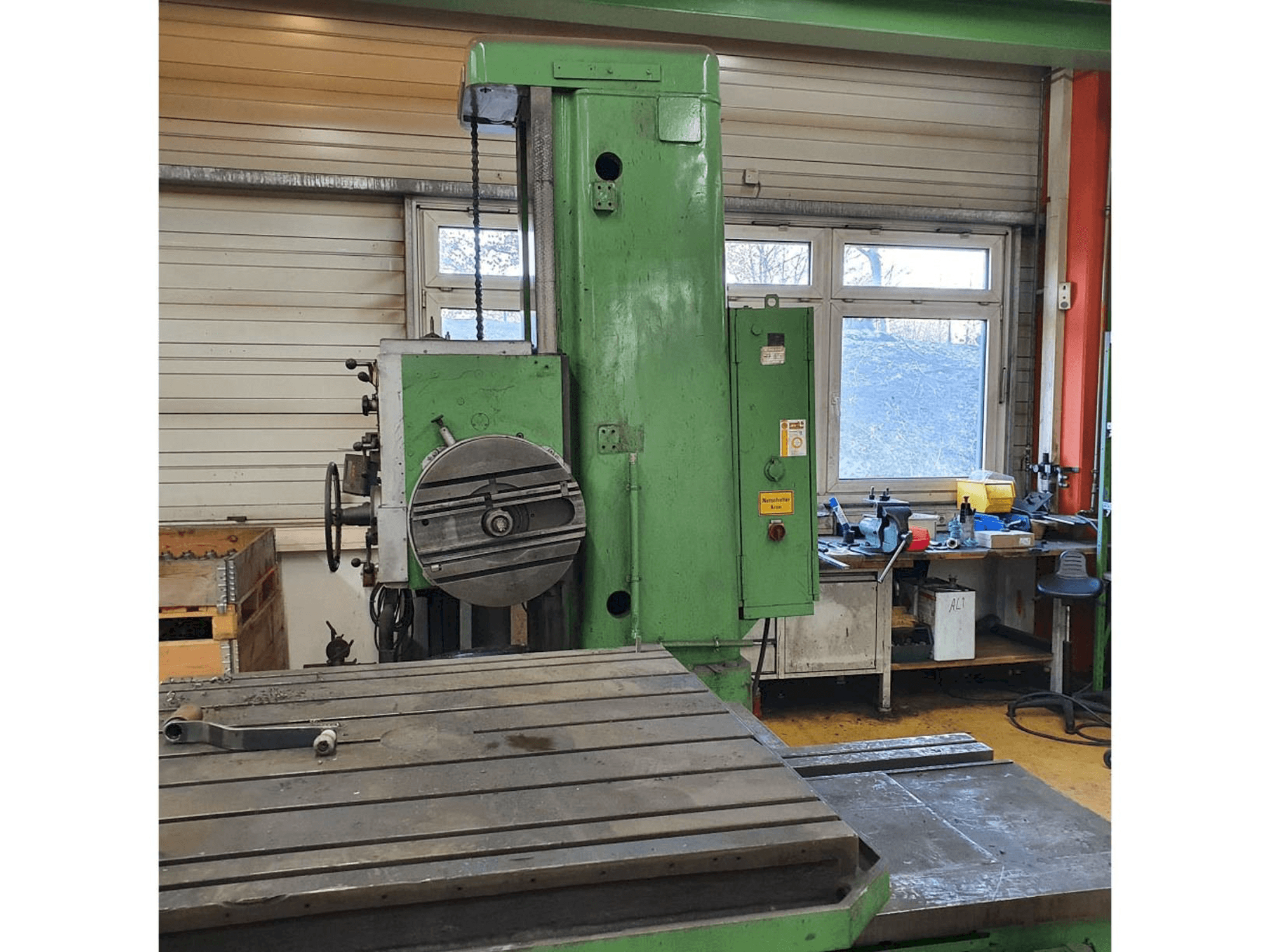 Vue de face de la machine TOS Bohrwerk W 100