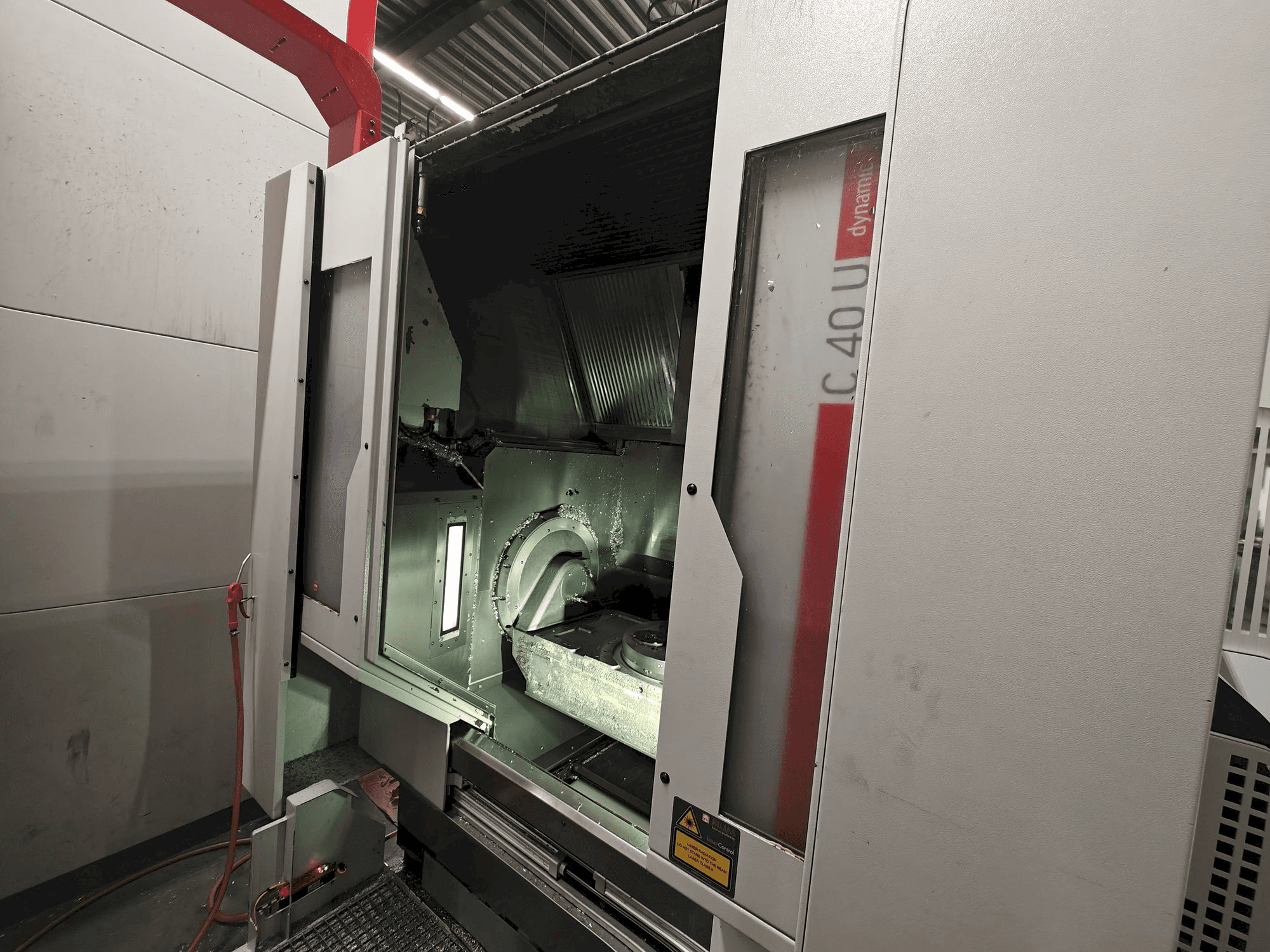 Vue de face de la machine HERMLE C 40 U