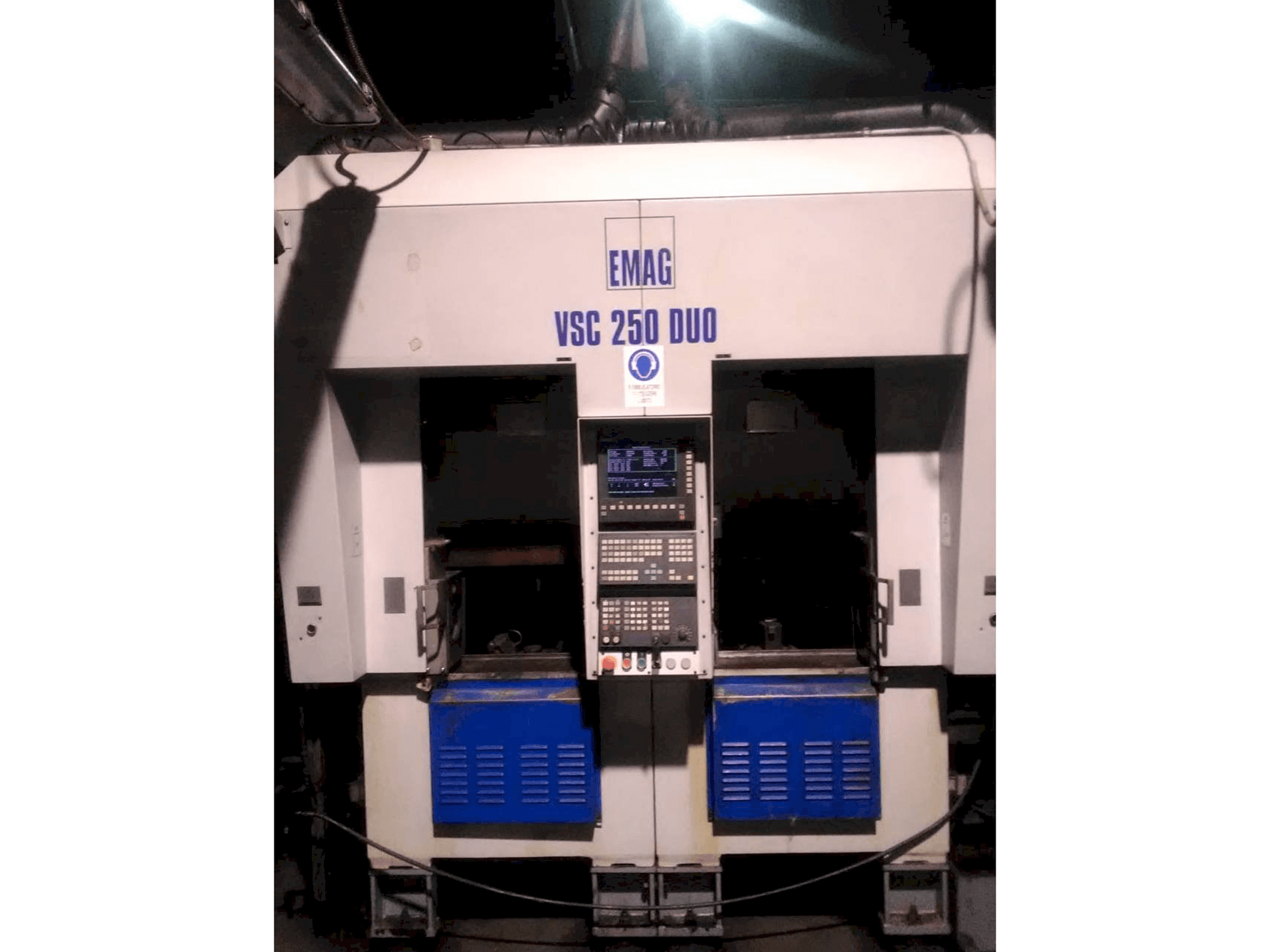 Vue de face de la machine EMAG VSC 250 Duo