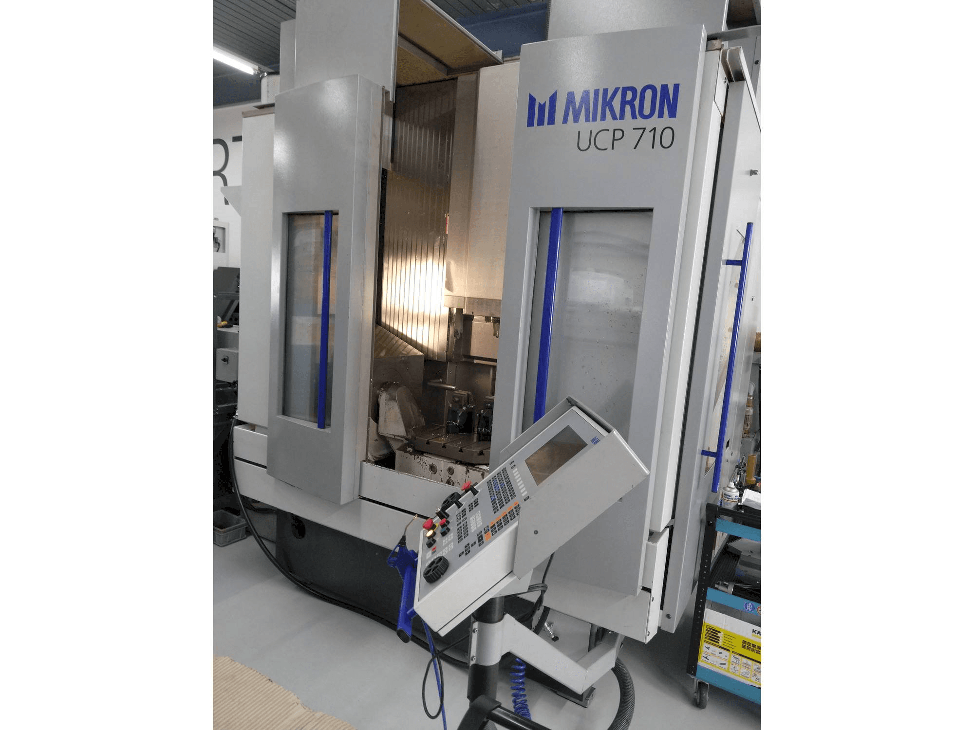 Vue de face de la machine MIKRON UCP 710
