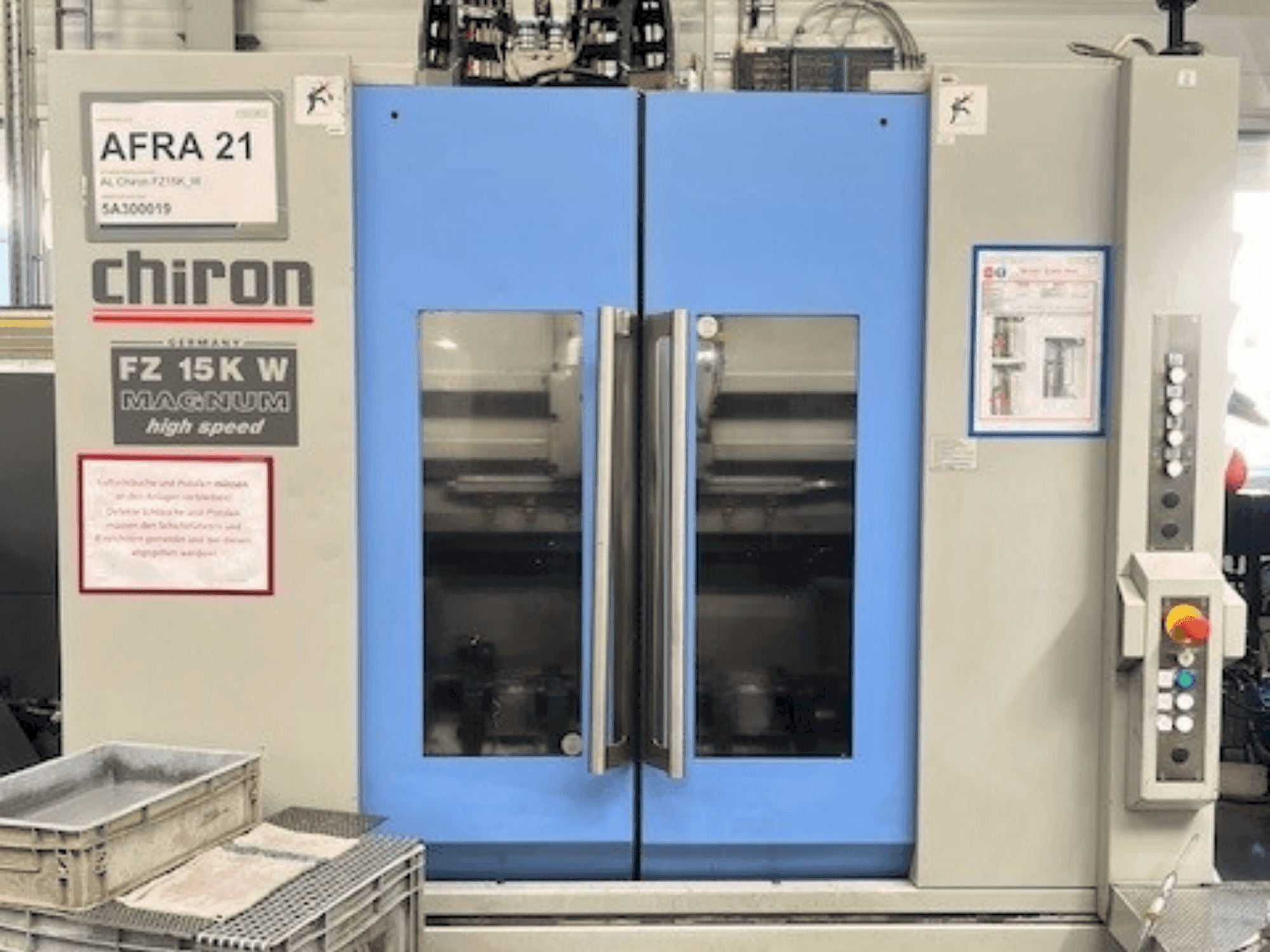 Vue de face de la machine CHIRON FZ 15 KWM HS