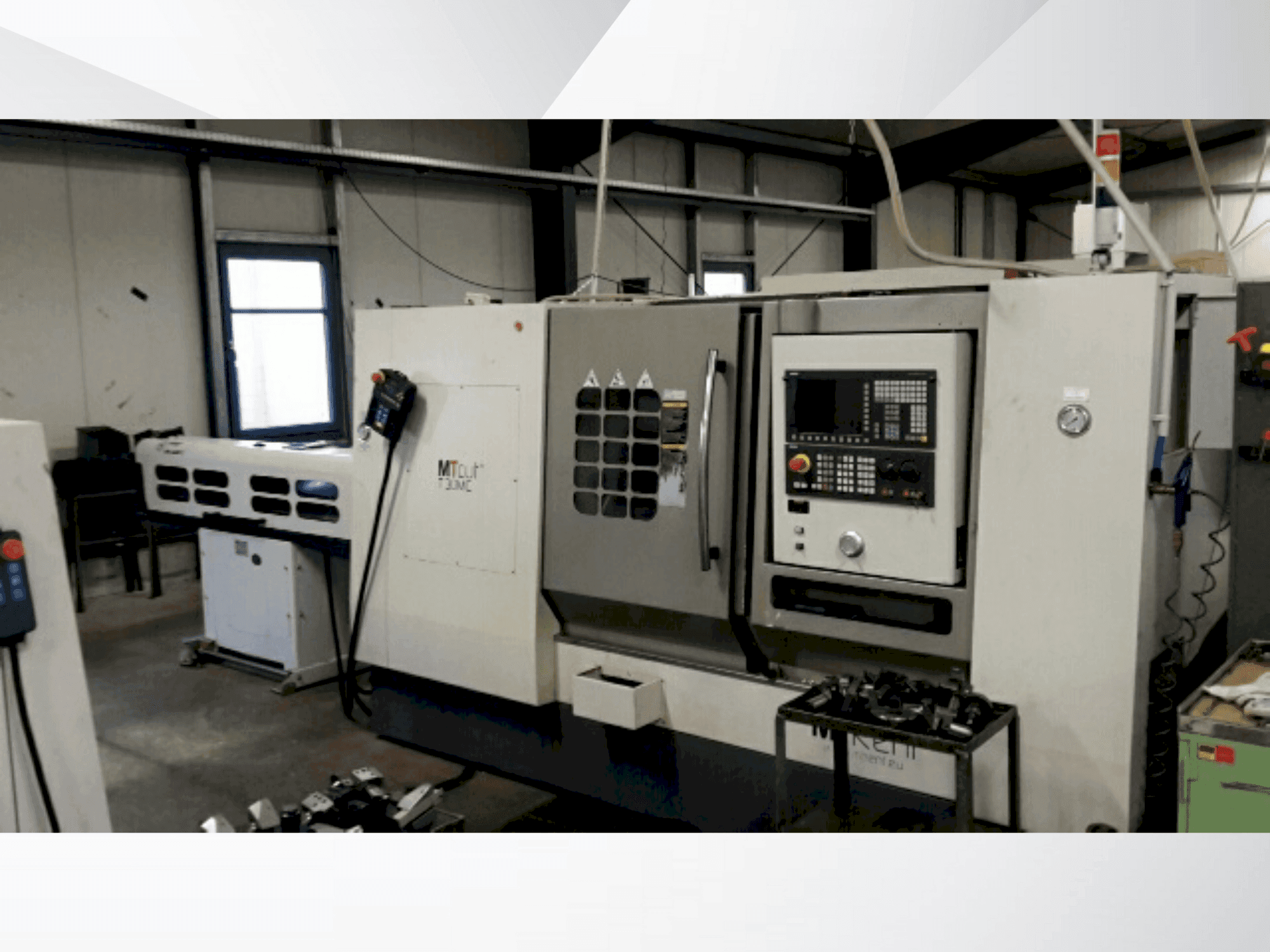 Vue de face de la machine MTRent T30MC