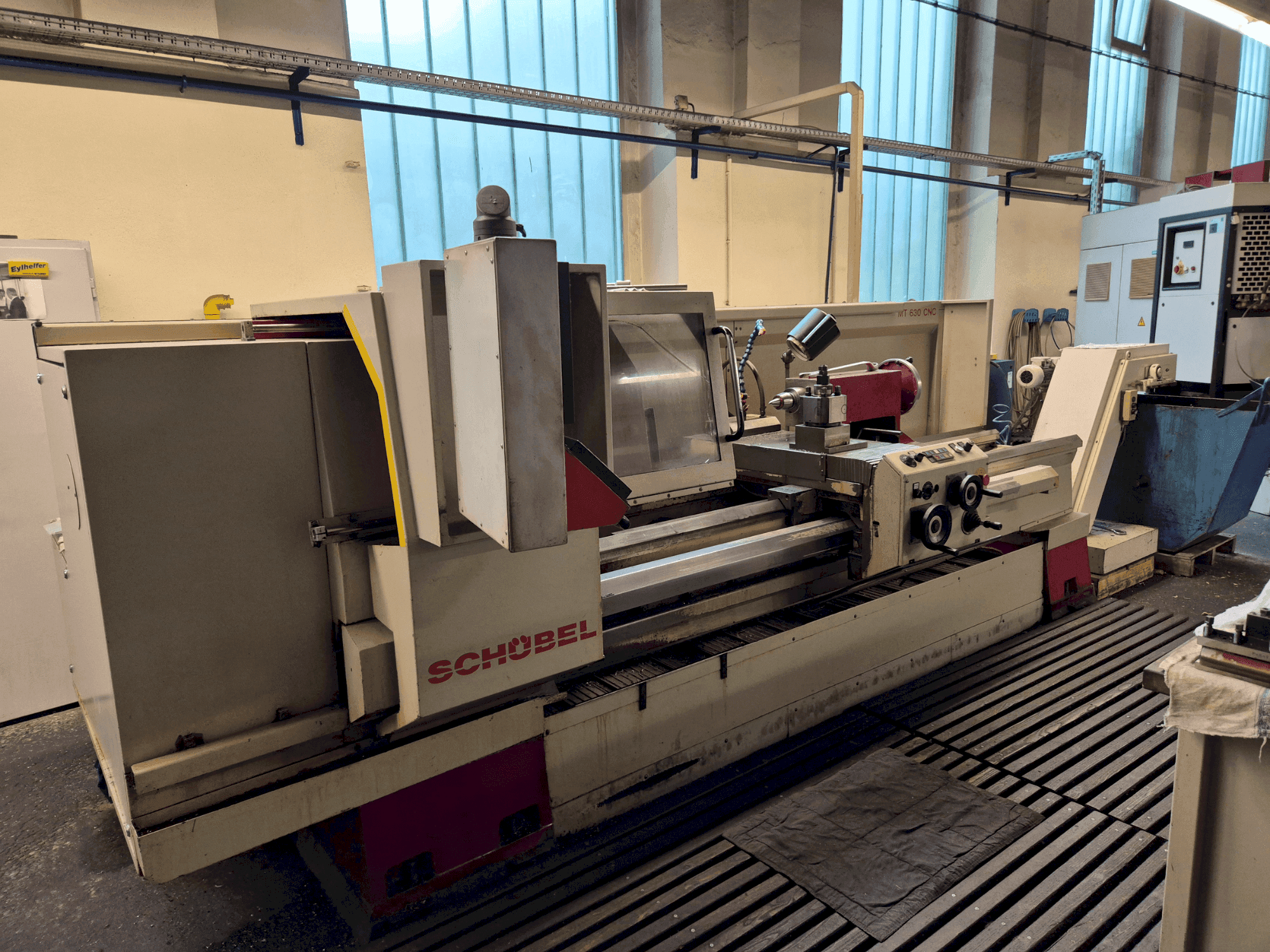 Vue de face de la machine SCHÜBEL MT 630 CNC