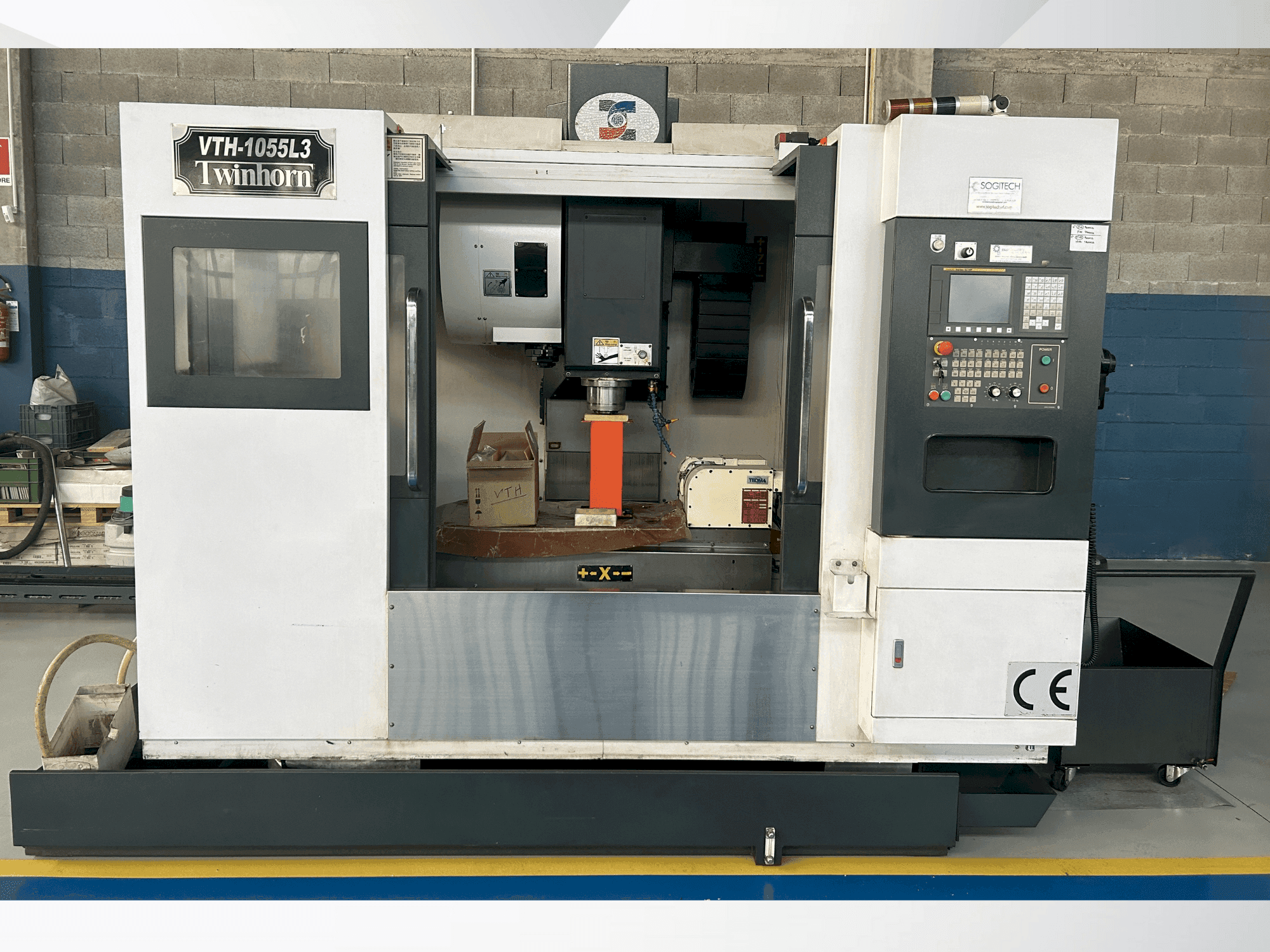 Vue de face de la machine Twinhorn VTH-1055L3