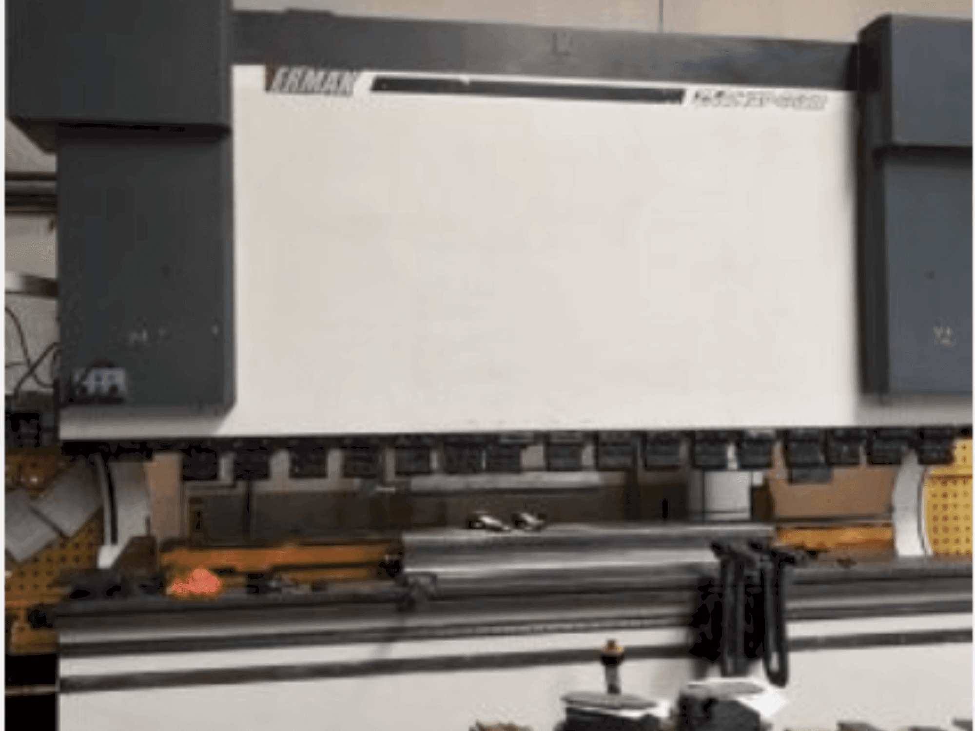 Vue de face de la machine ERMAK CNC HAP 4100x400