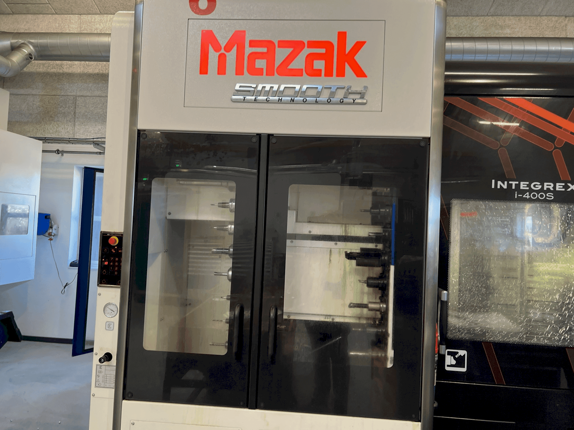 Vue de face de la machine Mazak Integrex i-400S