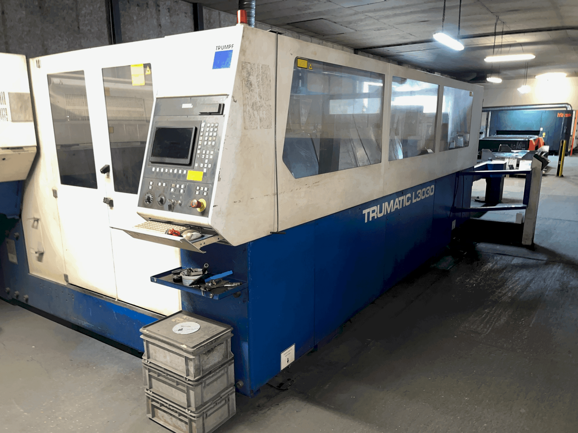 Vue de face de la machine TRUMPF TRUMATIC L3030