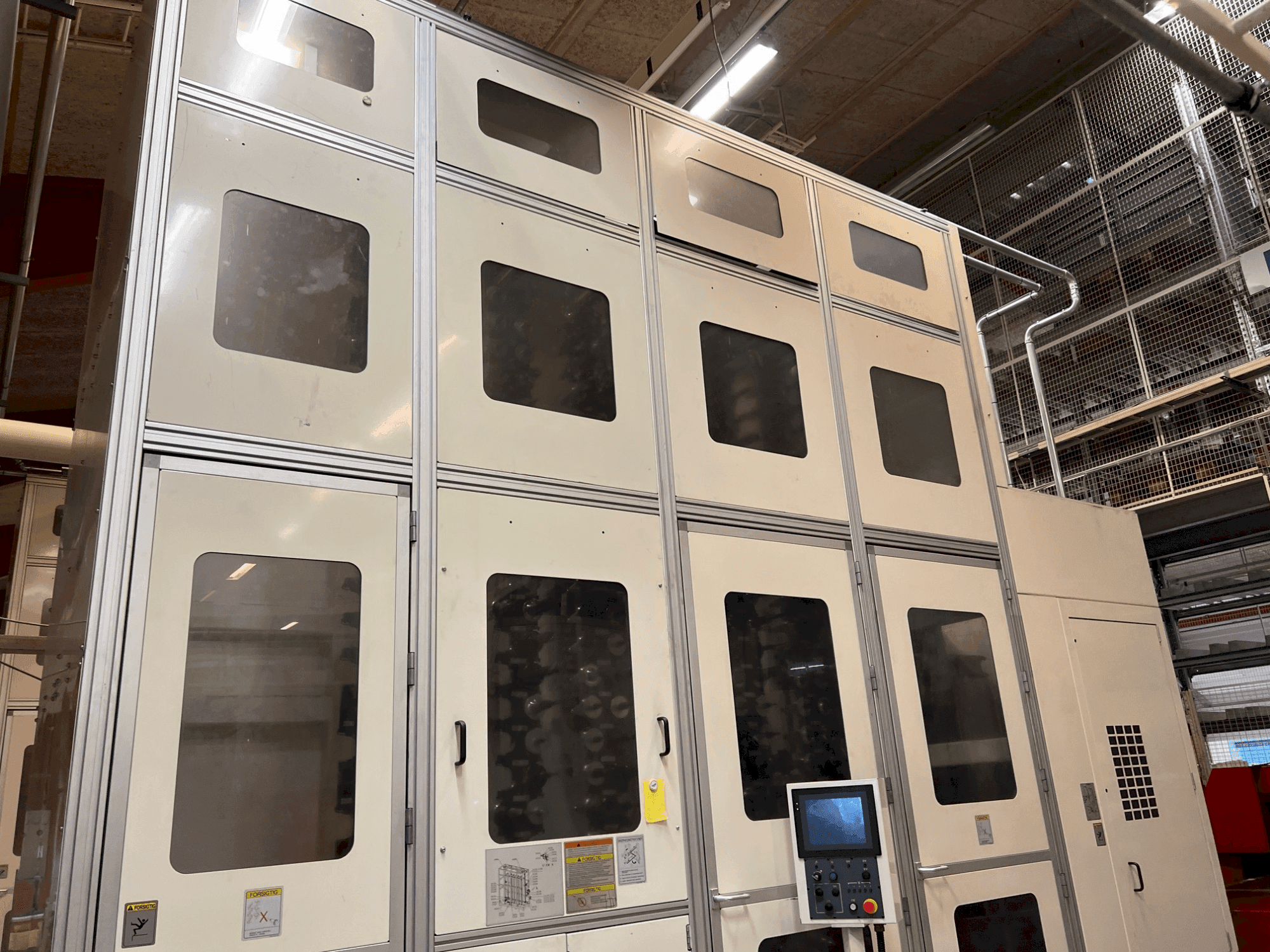 Vue gauche de la machine Okuma MA-800H