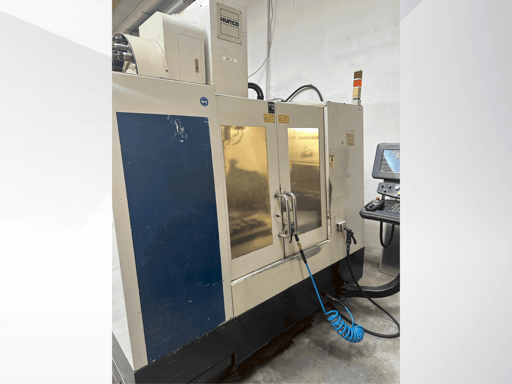 Vue de face de la machine Hurco BMC 2416