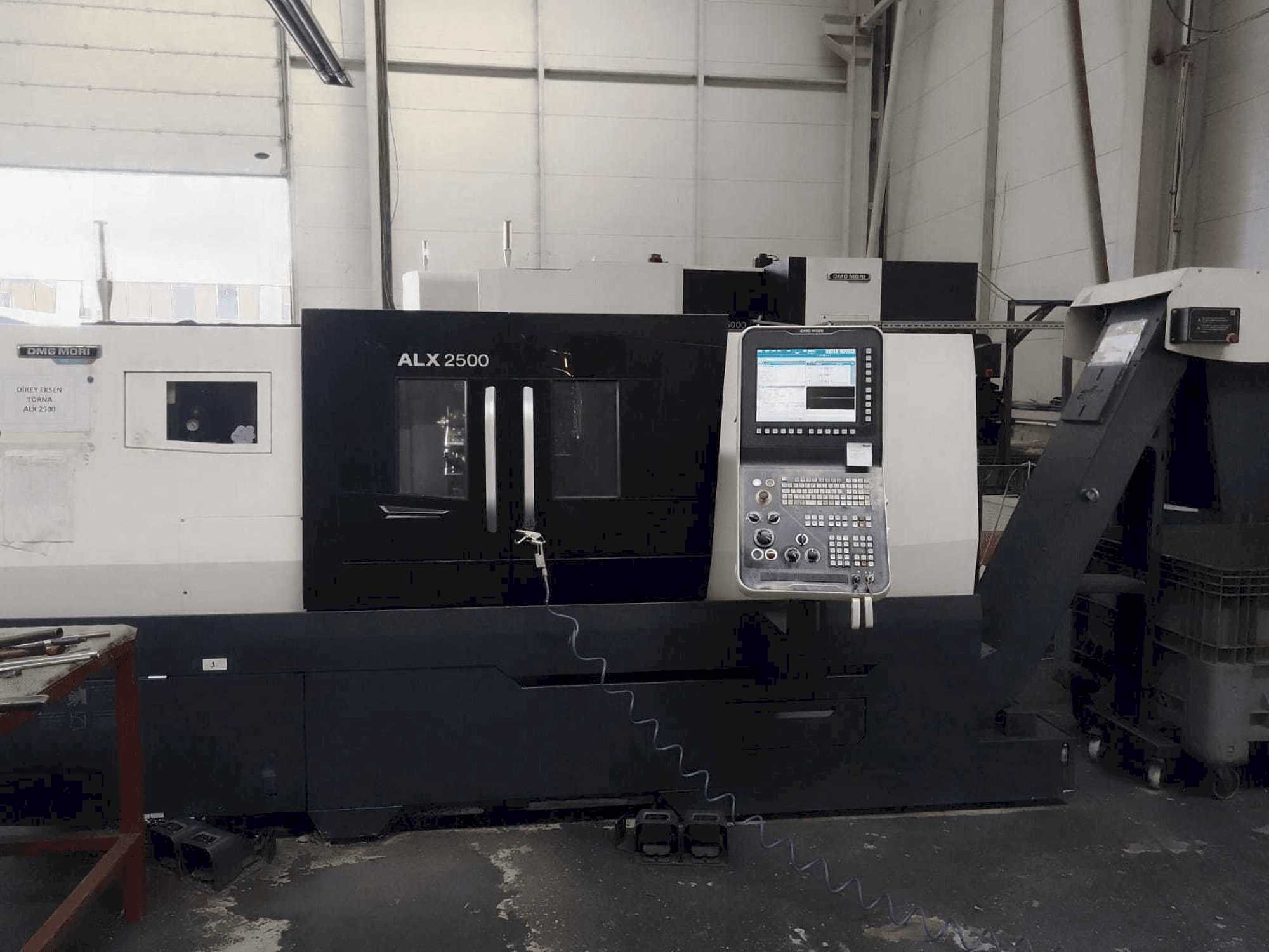 Vue de face de la machine DMG MORI ALX 2500