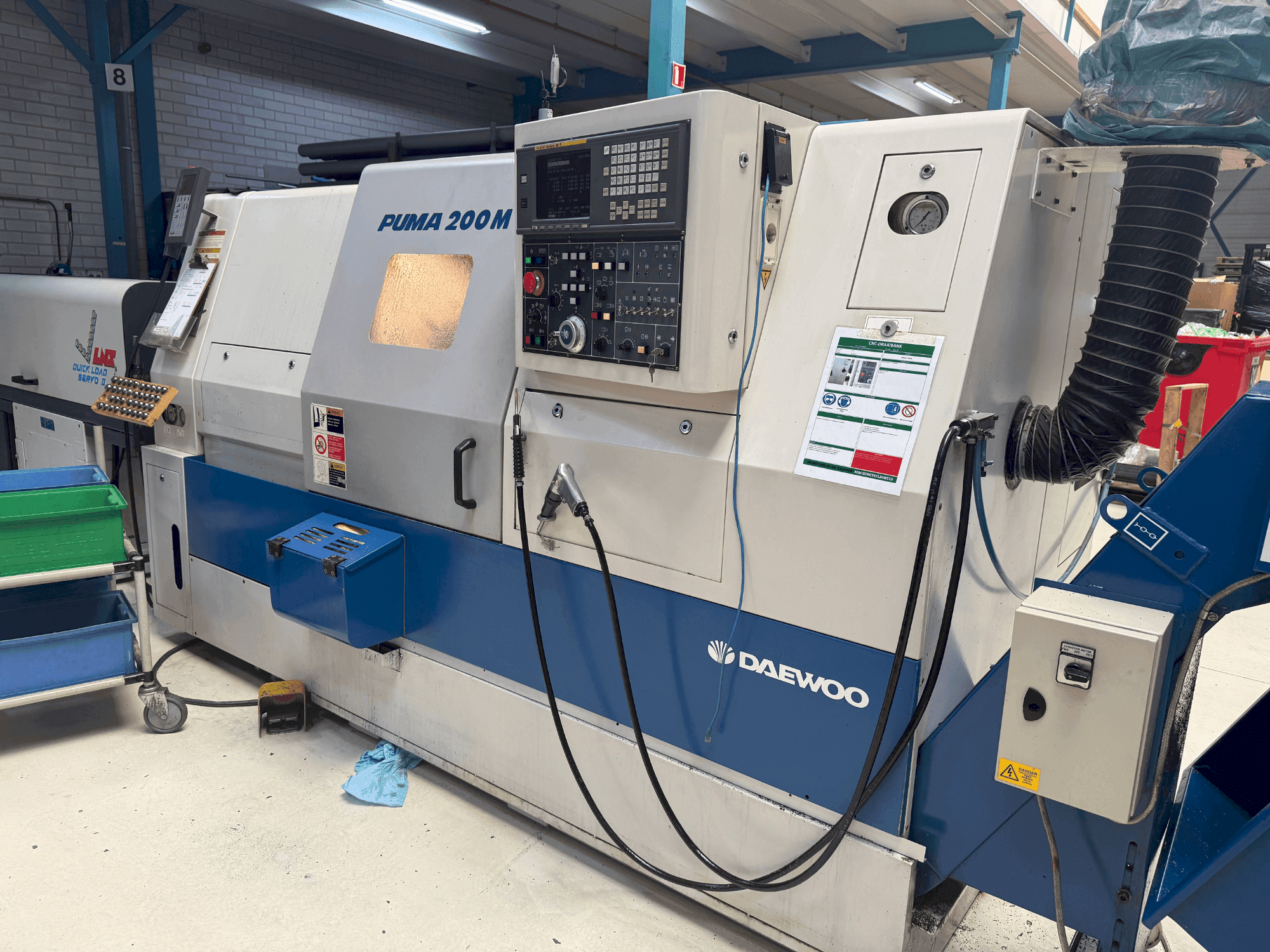 Vue de face de la machine DAEWOO Puma 200 LMC