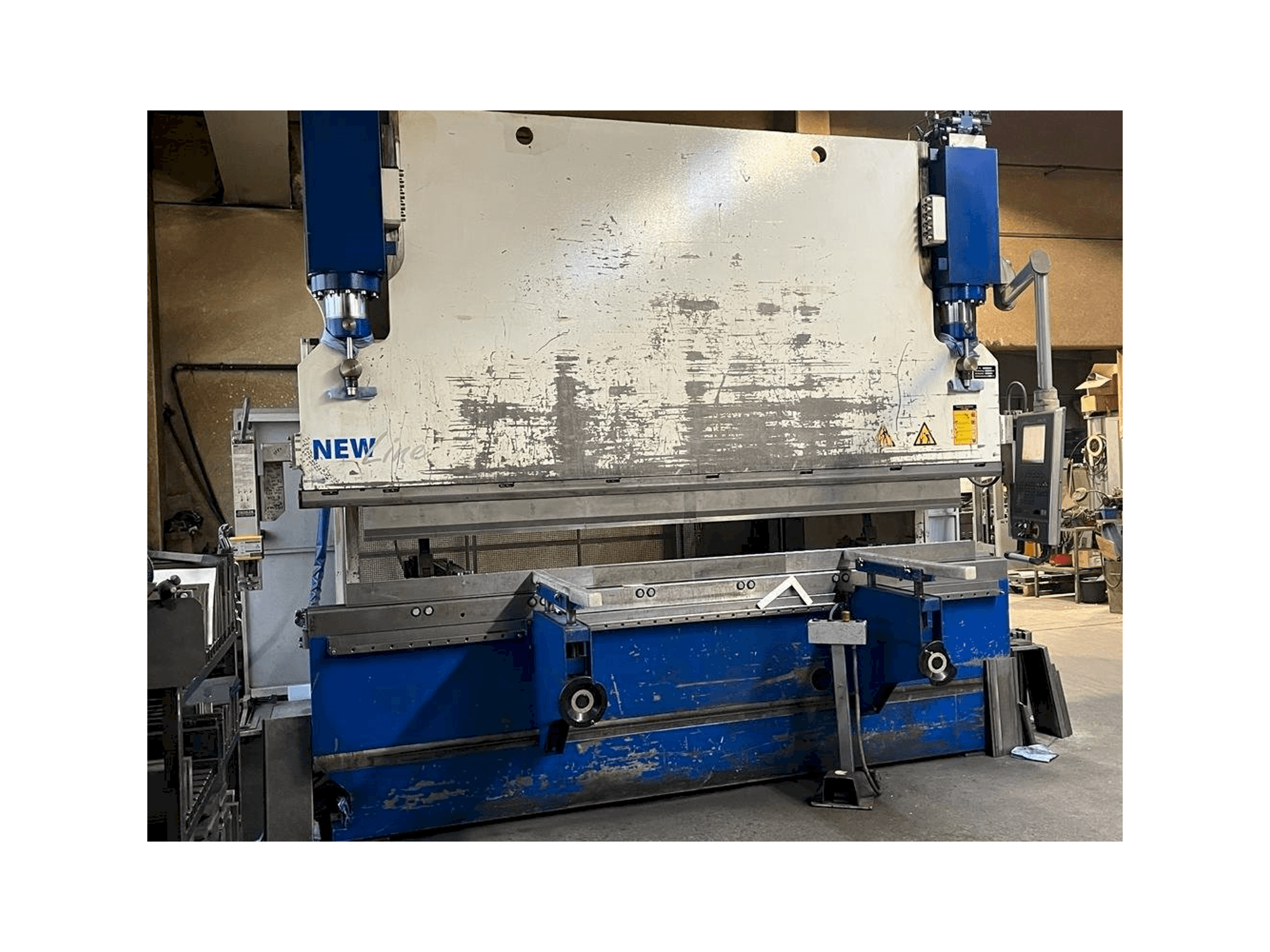 Vue de face de la machine GWF MENGELE HB 175-30/35