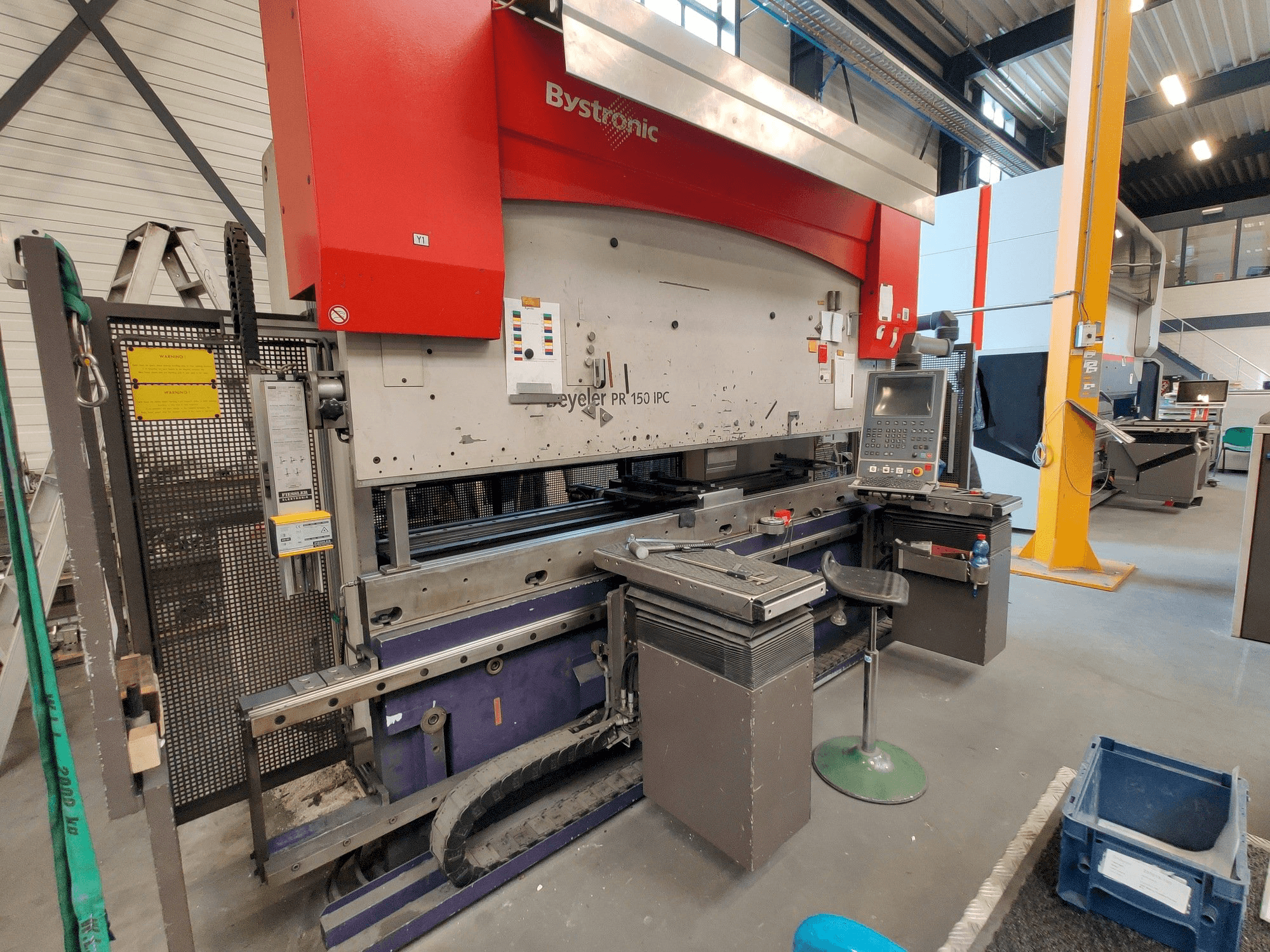 Vue latérale gauche de la machine Bystronic Beyeler PR 150x3100