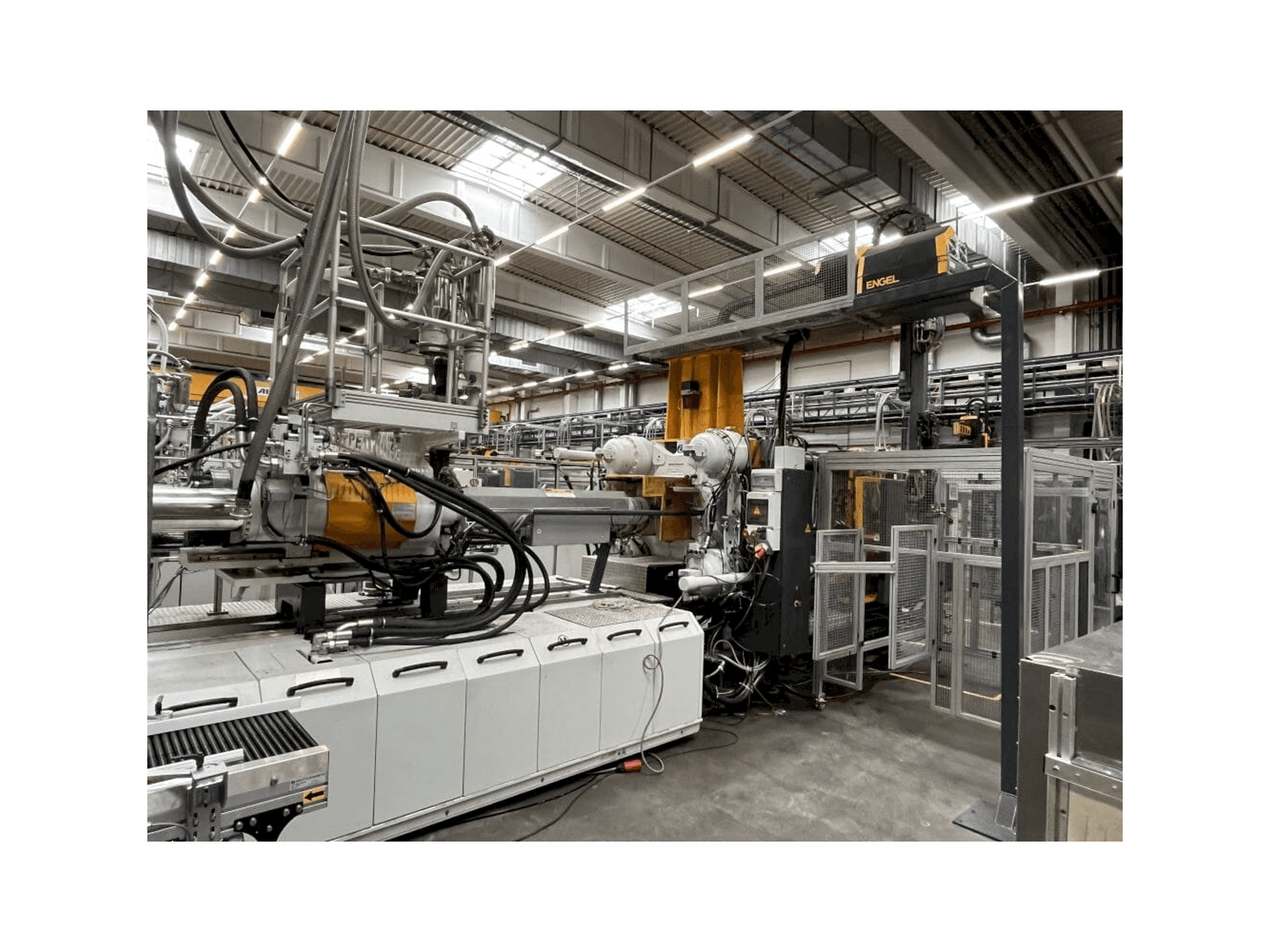 Vue de face de la machine Engel DUO 4550/650