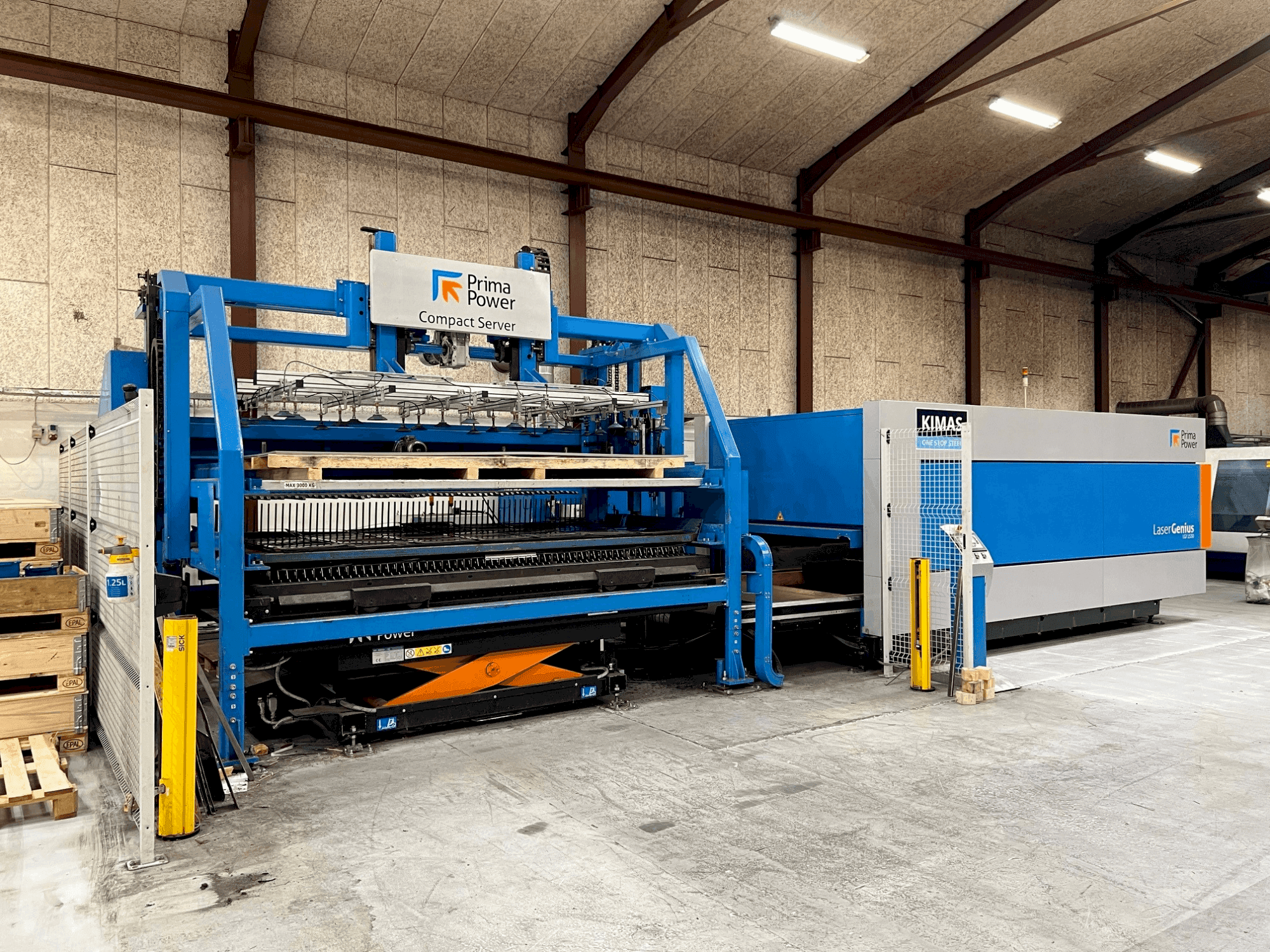 Vue de face de la machine Prima Power Laser Genius 1530