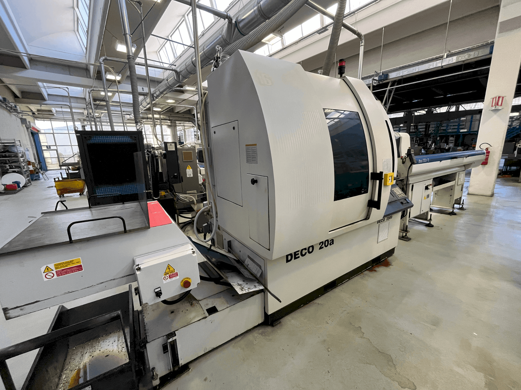 Vue de face de la machine TORNOS DECO 20A