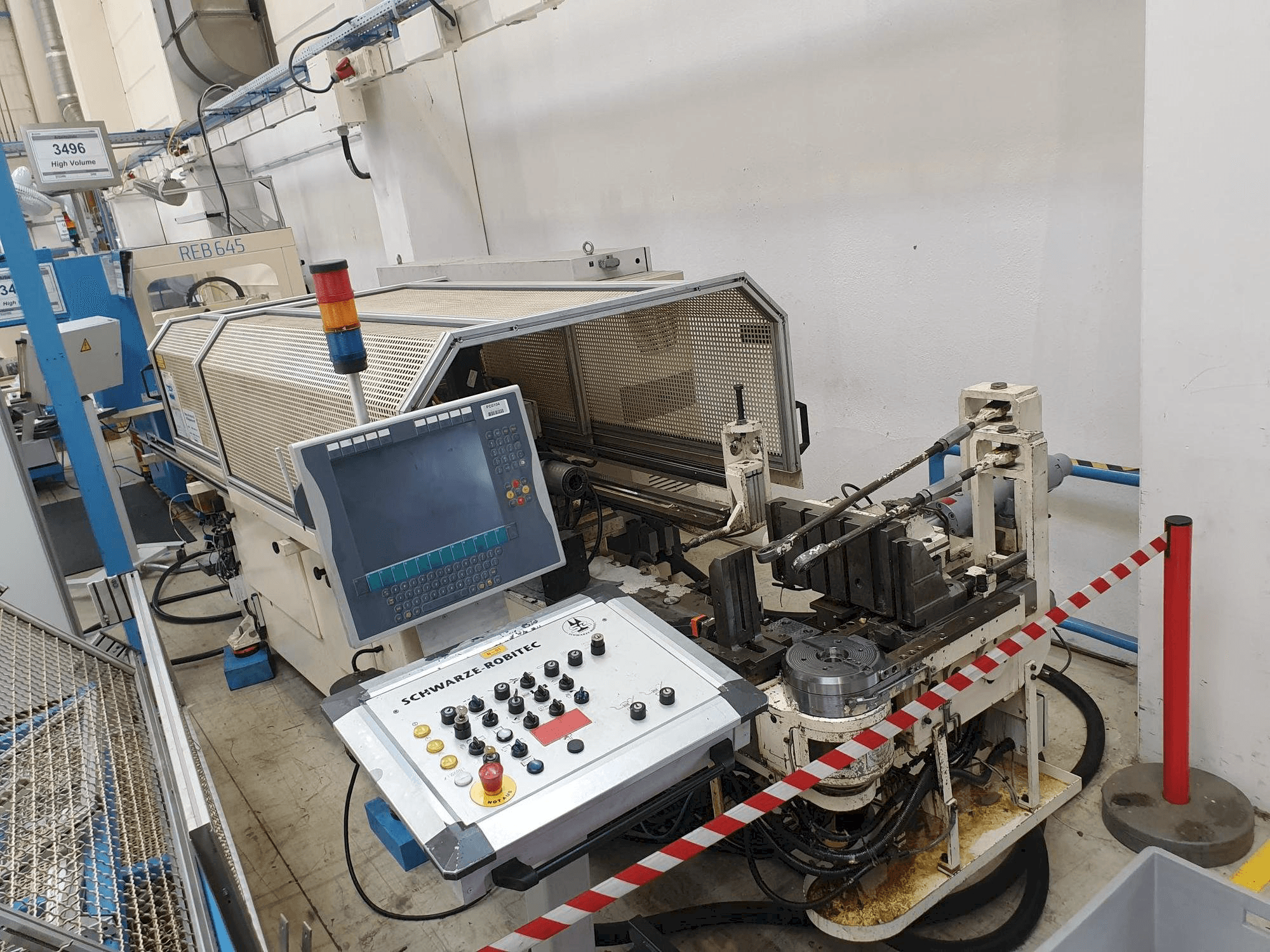Vue de face de la machine SCHWARZE-ROBITEC CNC40MR