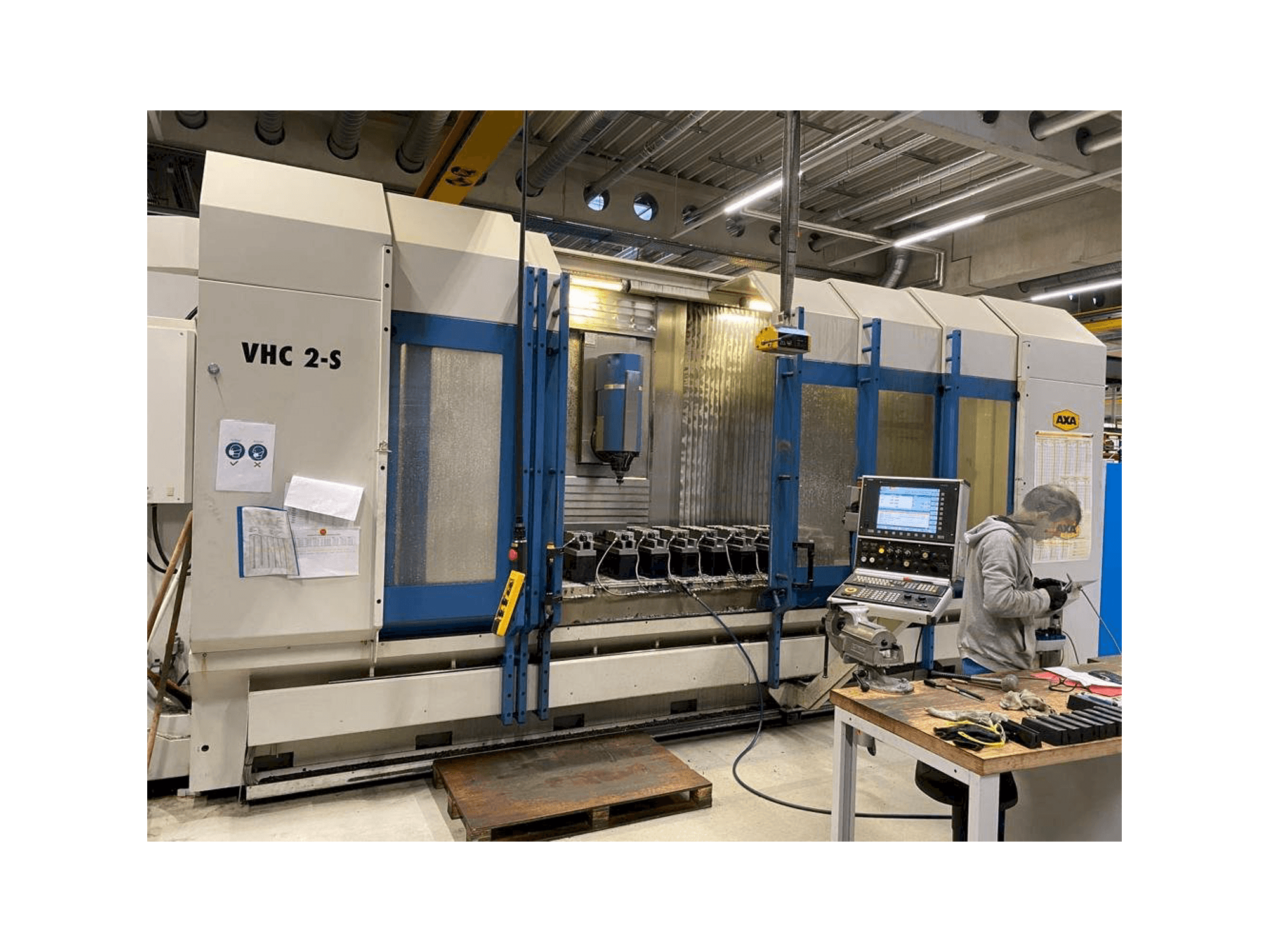 Vue de face de la machine AXA VHC 2-3500 S