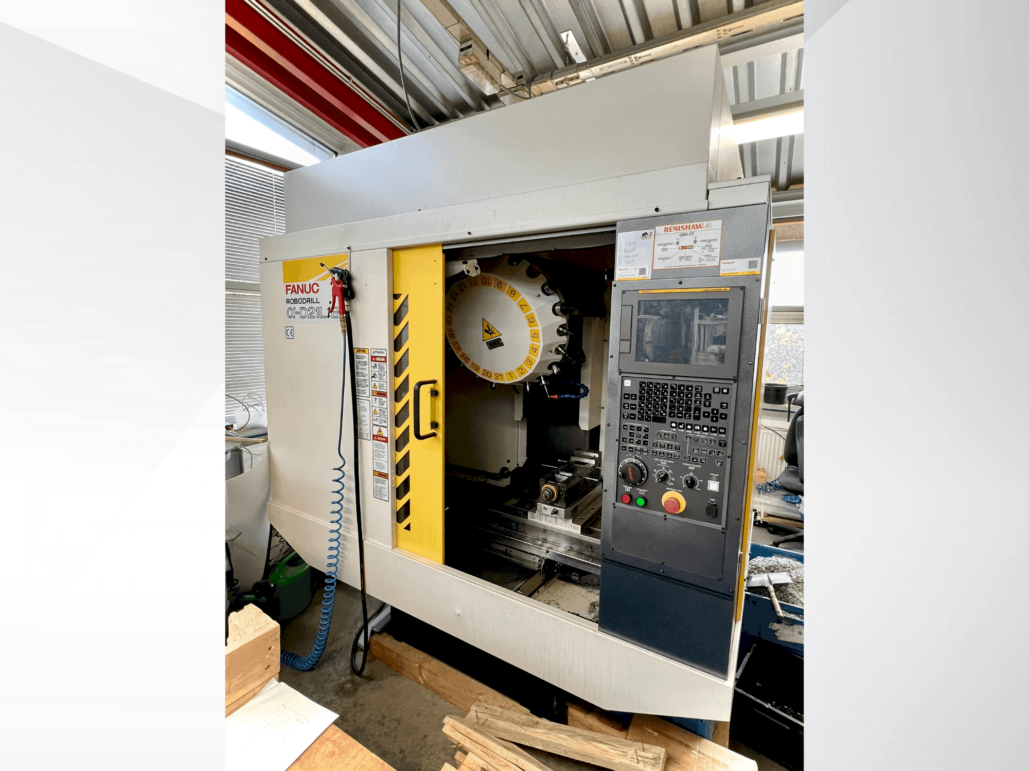 Vue de face de la machine FANUC ROBODRILL α-D21LiB5
