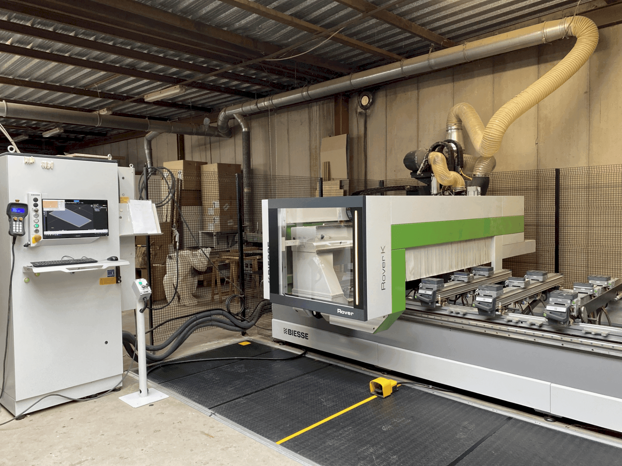 Vue de face de la machine BIESSE Rover K Smart 1532