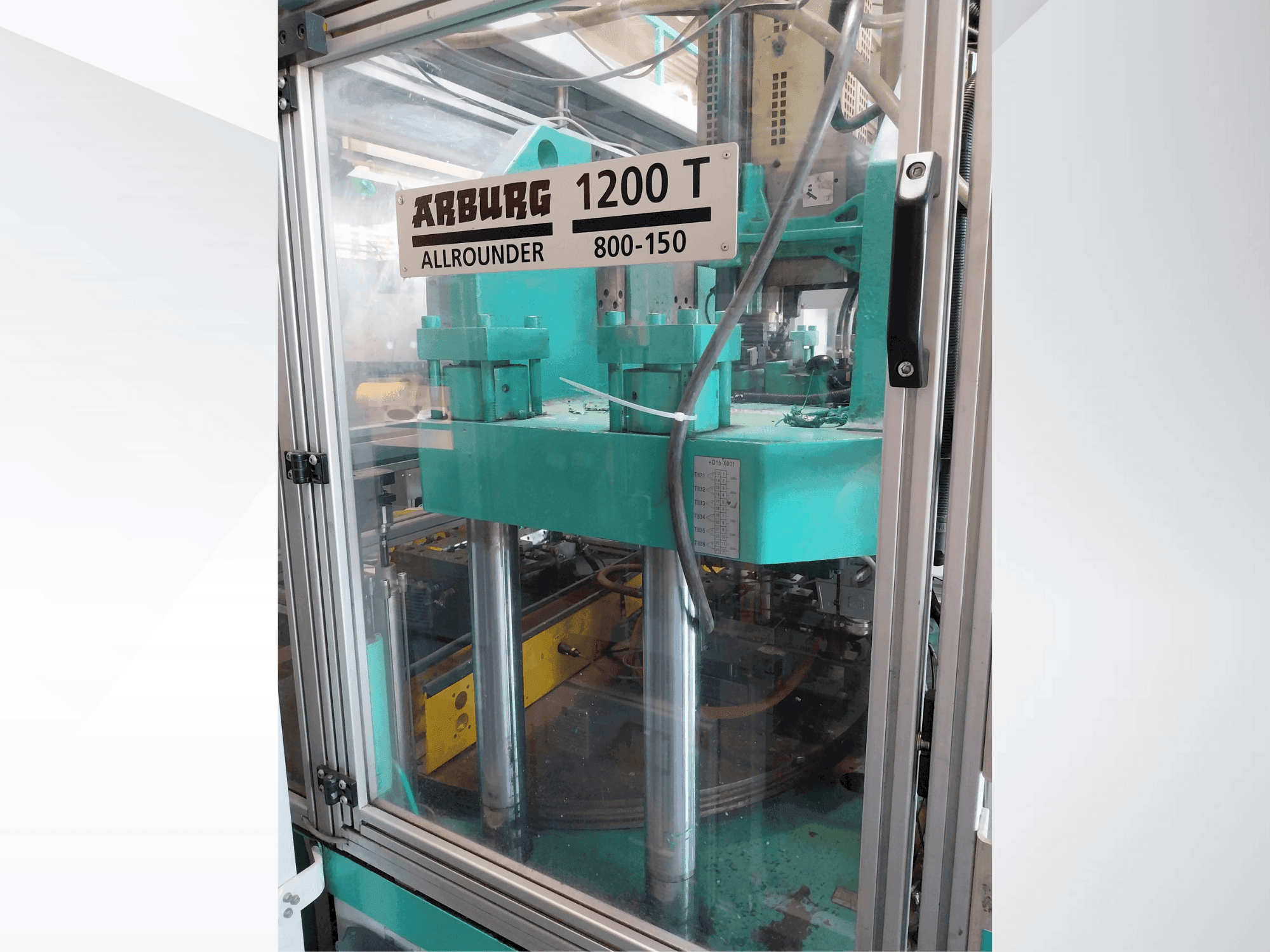 Vue de face de la machine Arburg Allrounder 1200T 800-150