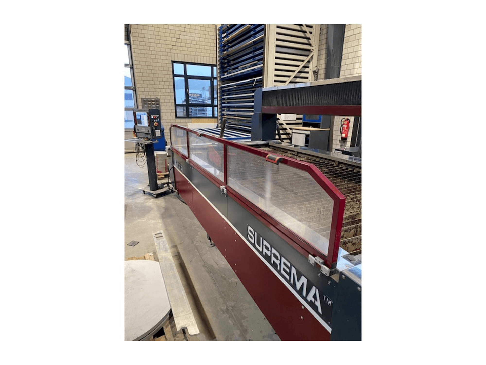 Vue de face de la machine Waterjet Italy Suprem