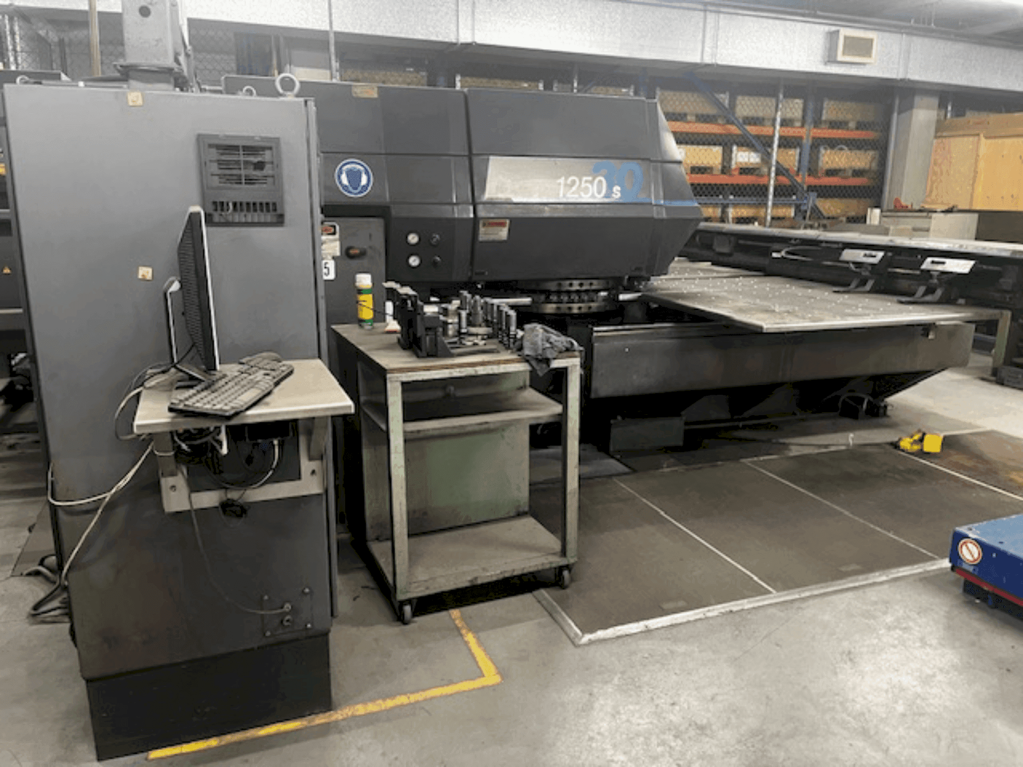 Vue de face de la machine STRIPPIT 1250SL/30