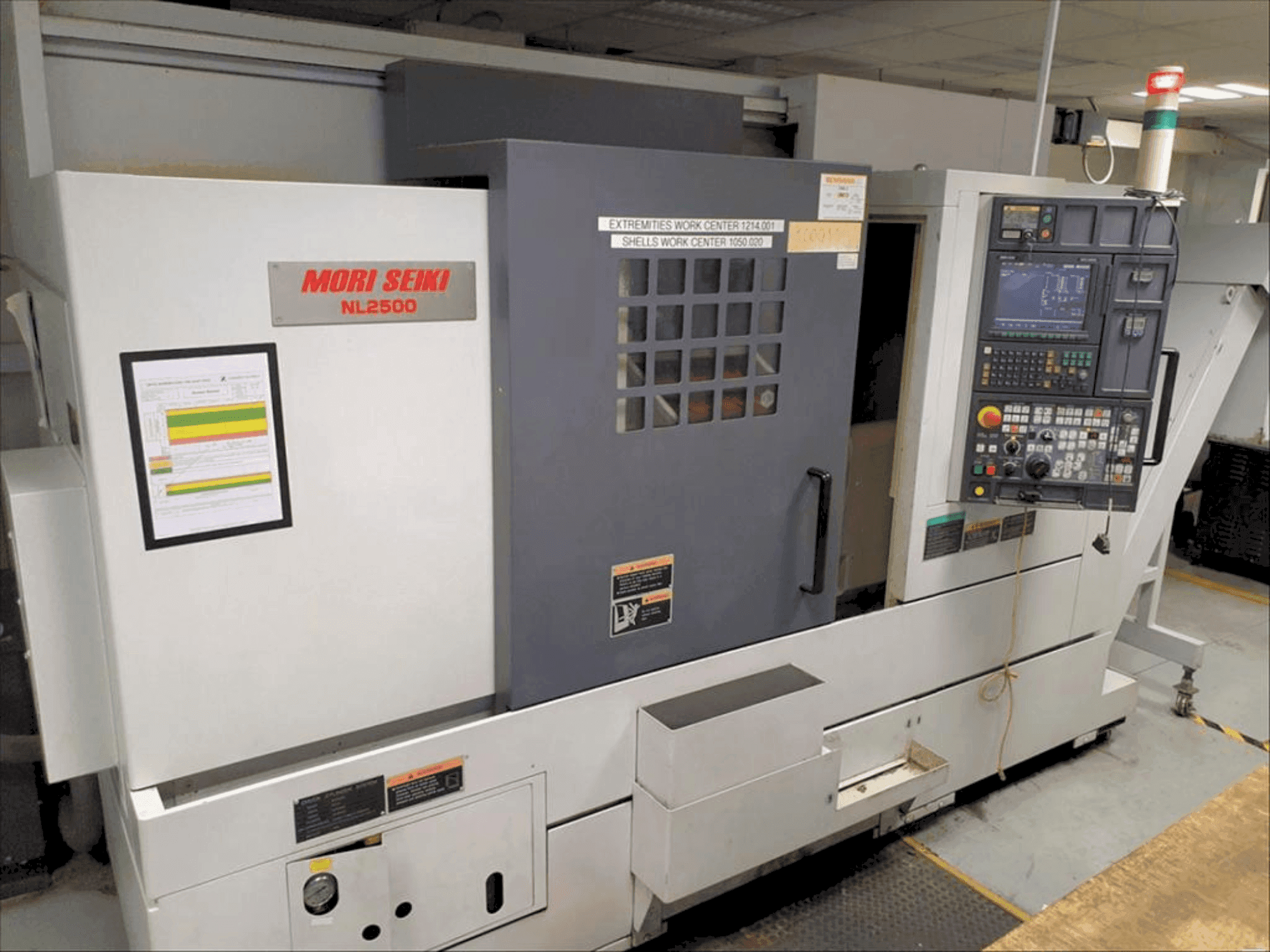 Vue de face de la machine MORI SEIKI NL2500Y