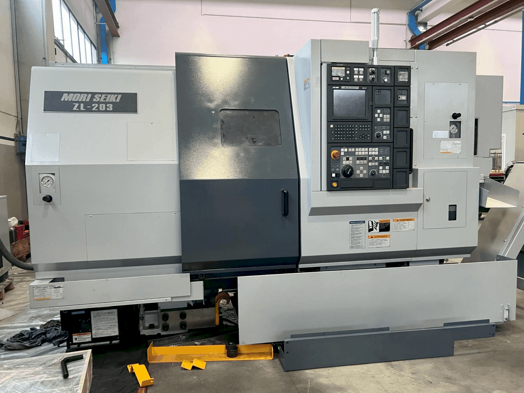 Vue de face de la machine MORI SEIKI ZL-203SMC